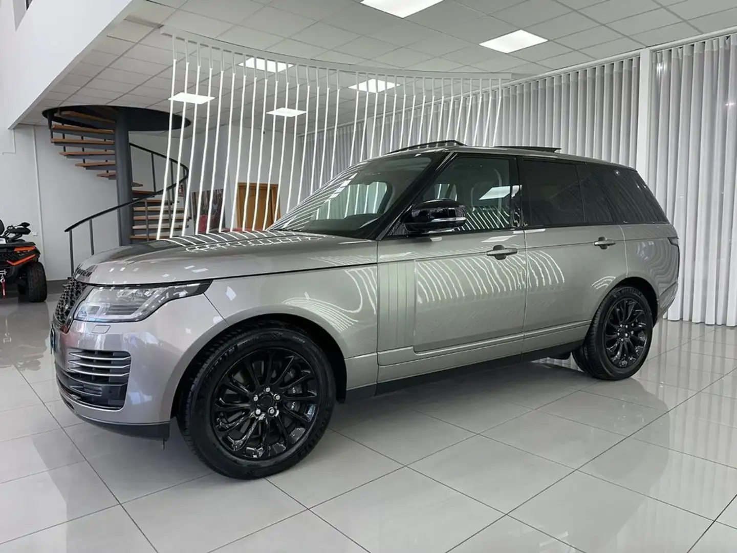 Land Rover Range Rover 2.0 i4 PHEV Vogue 4WD Aut. Gris - 2