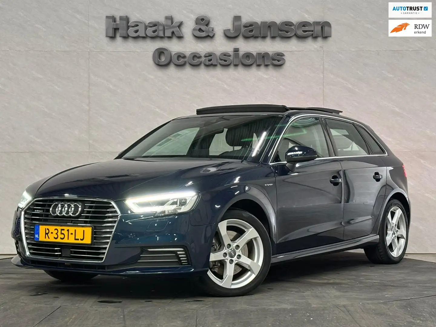 Audi A3 Sportback 1.4 e-tron Sport Pano Digi Dash Led Bleu - 1