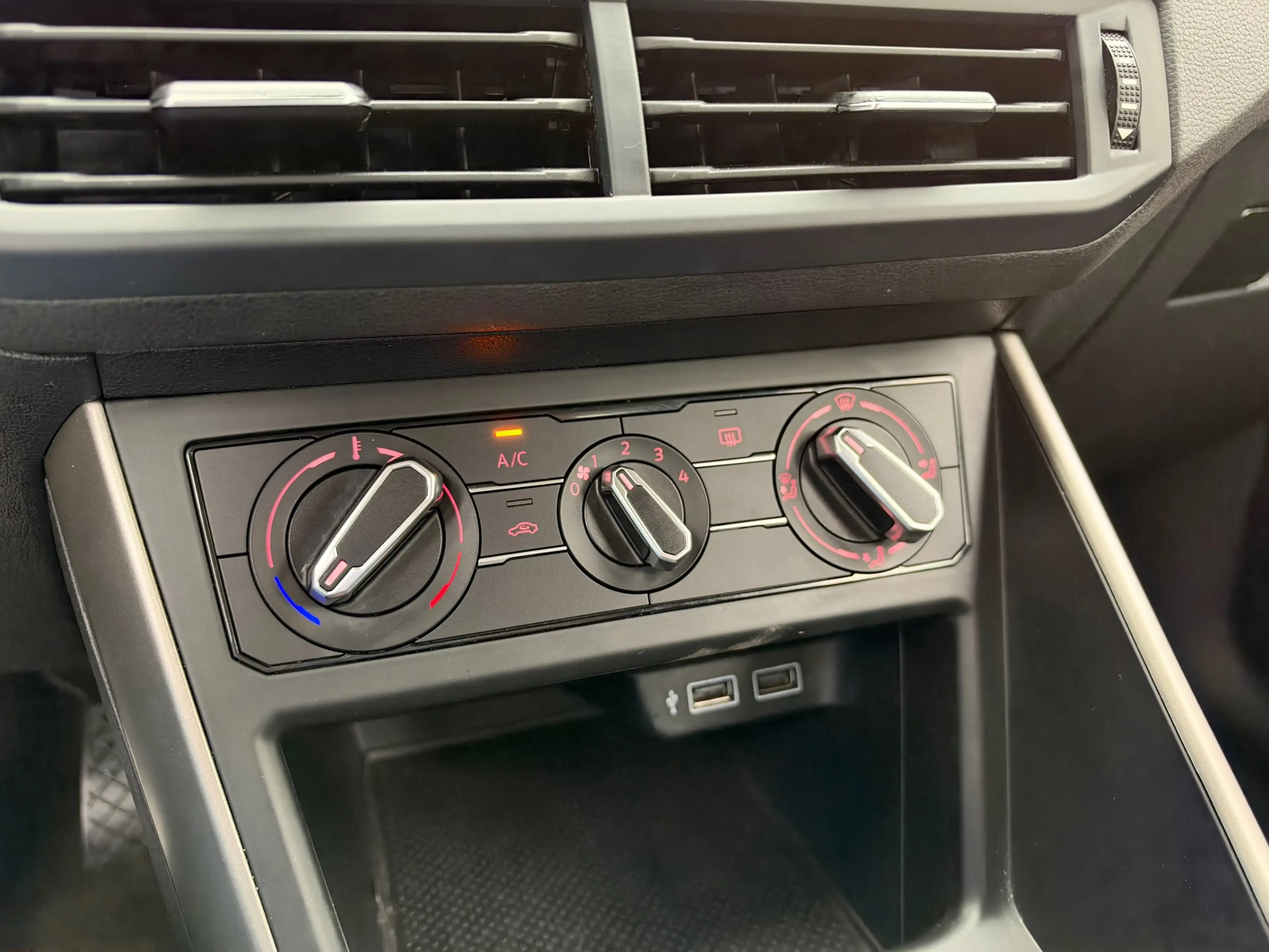 Volkswagen Polo 1.0 TSI Comfortline AUTOMAAT/ CARPLAY — photo 15