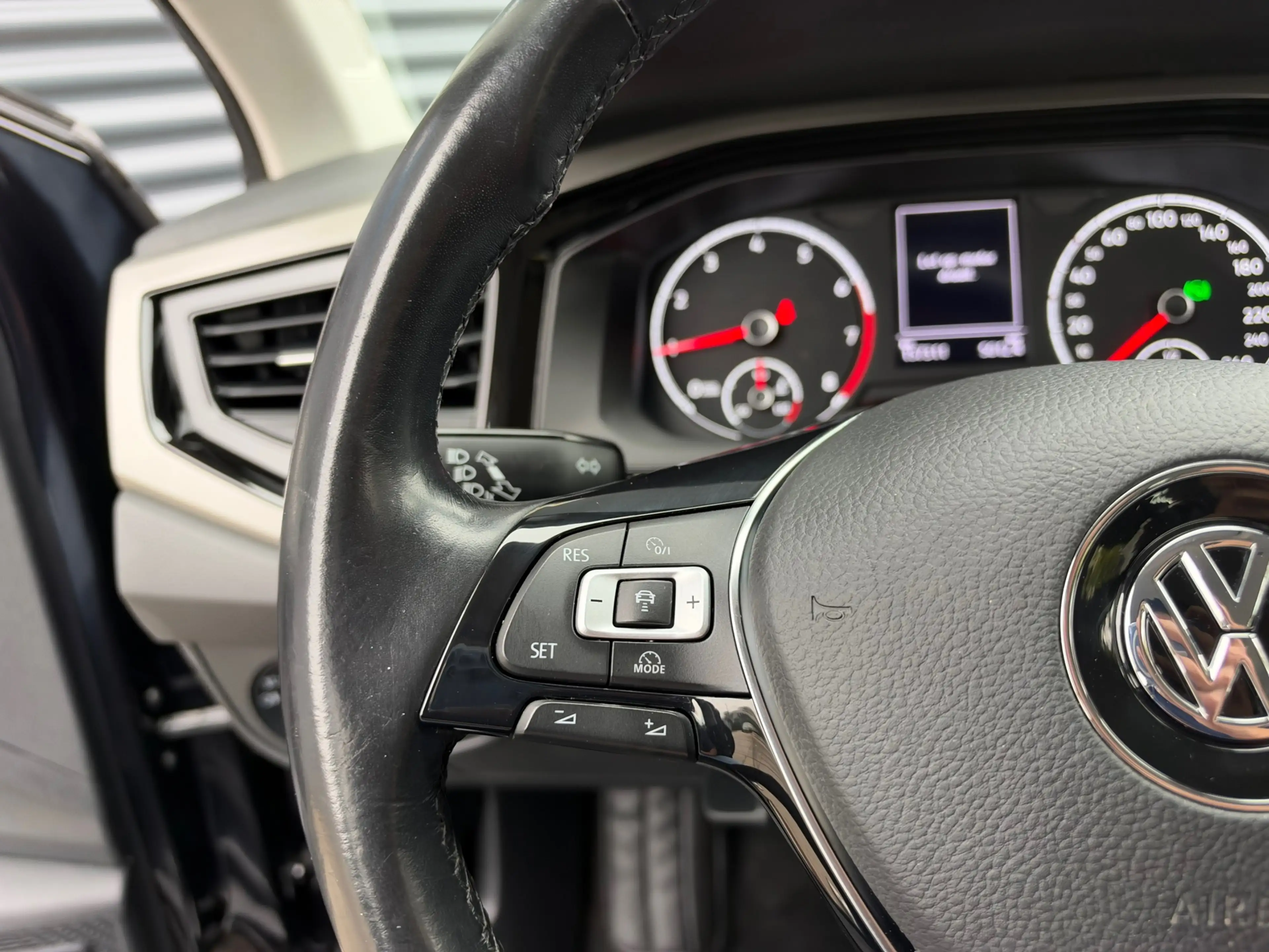 Volkswagen Polo 1.0 TSI Comfortline AUTOMAAT/ CARPLAY — photo 11