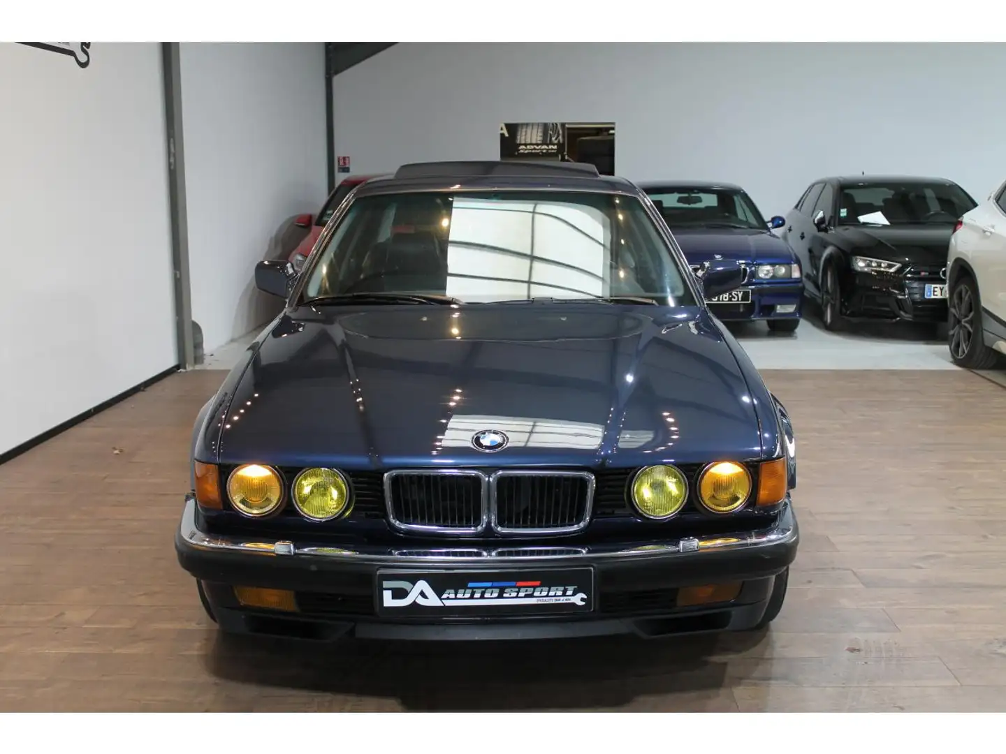 BMW 750 750iL - BVA  BERLINE E32 750iL Modrá - 2