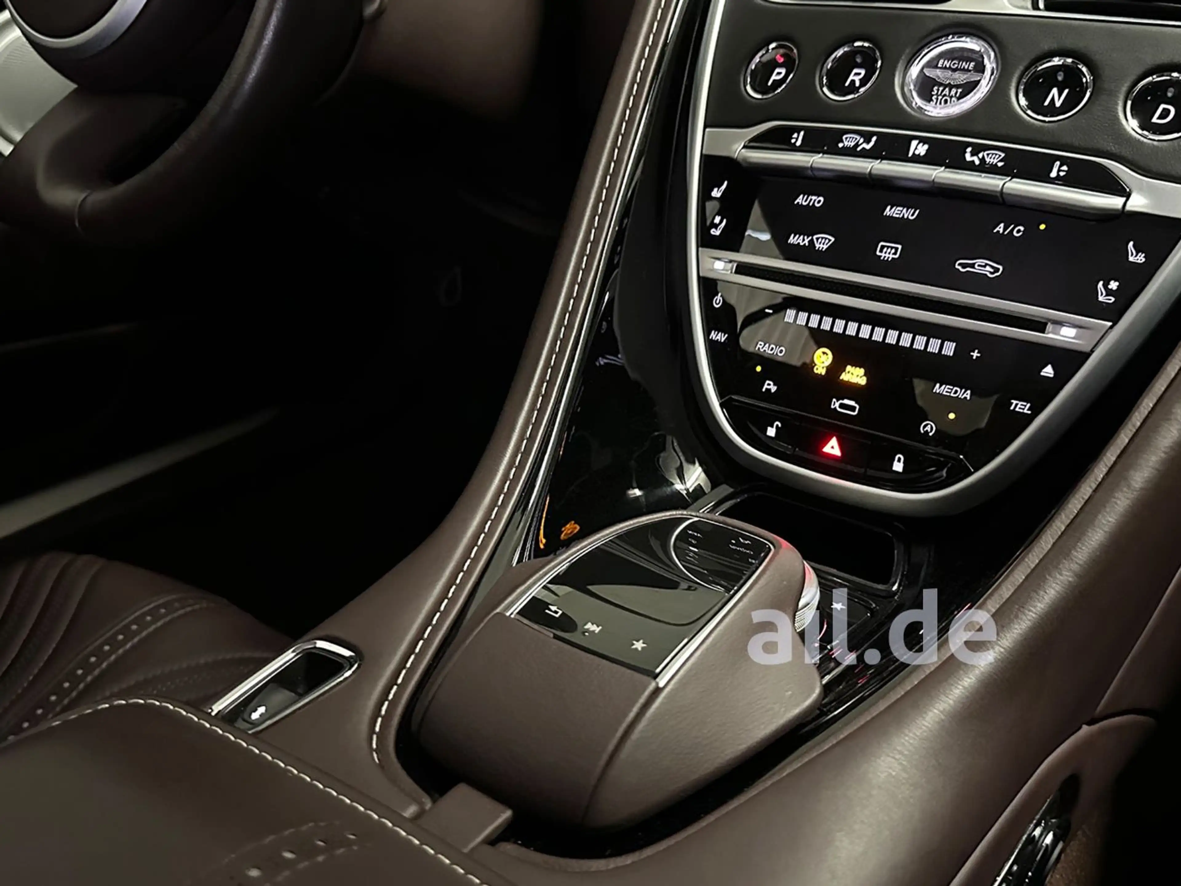 Aston Martin DB11 Technology Pack Plus — photo 14
