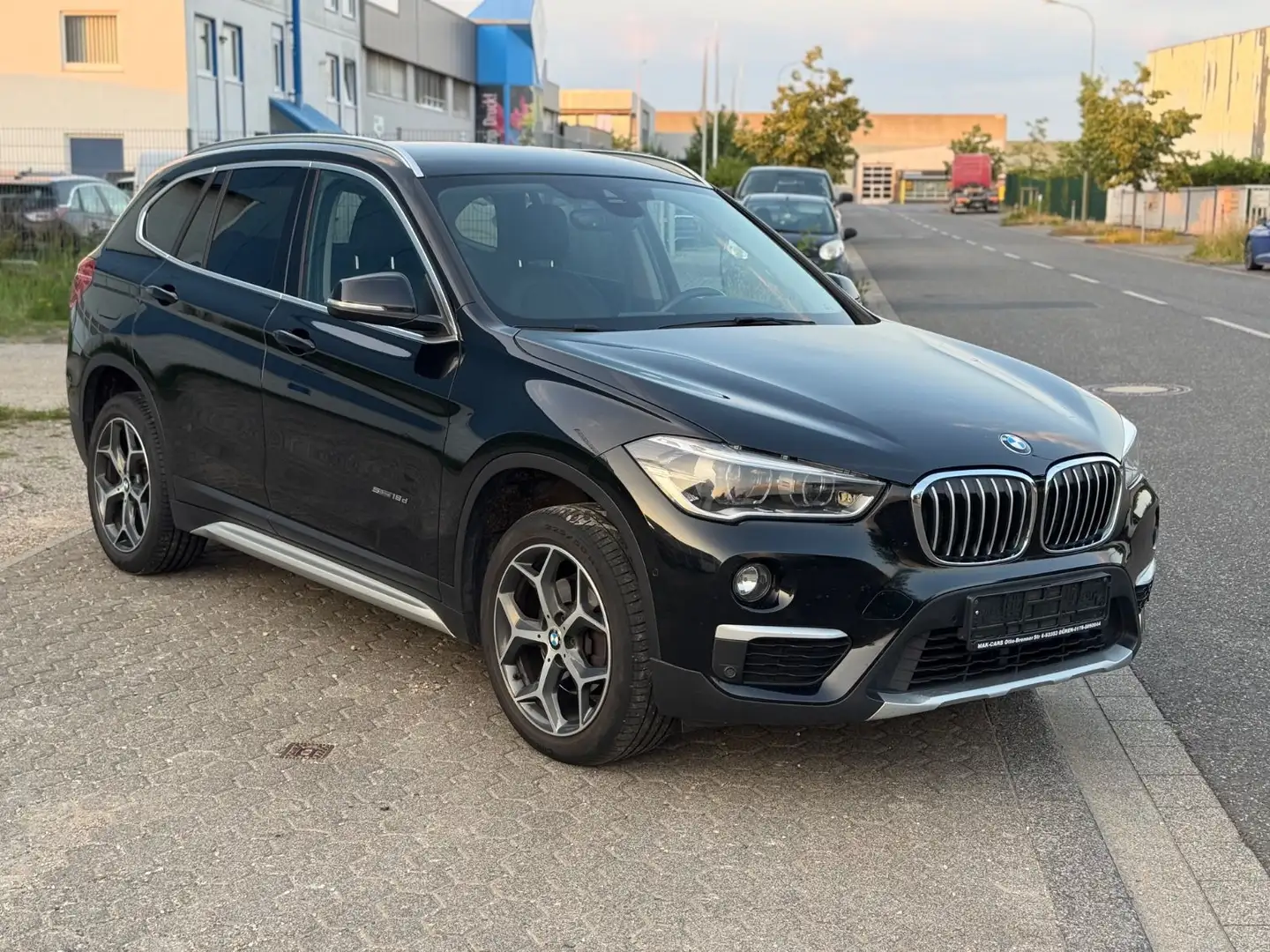 BMW X1 sDrive18dxLine/Navi/Leder/Klima/Tempo/E6 Schwarz - 2