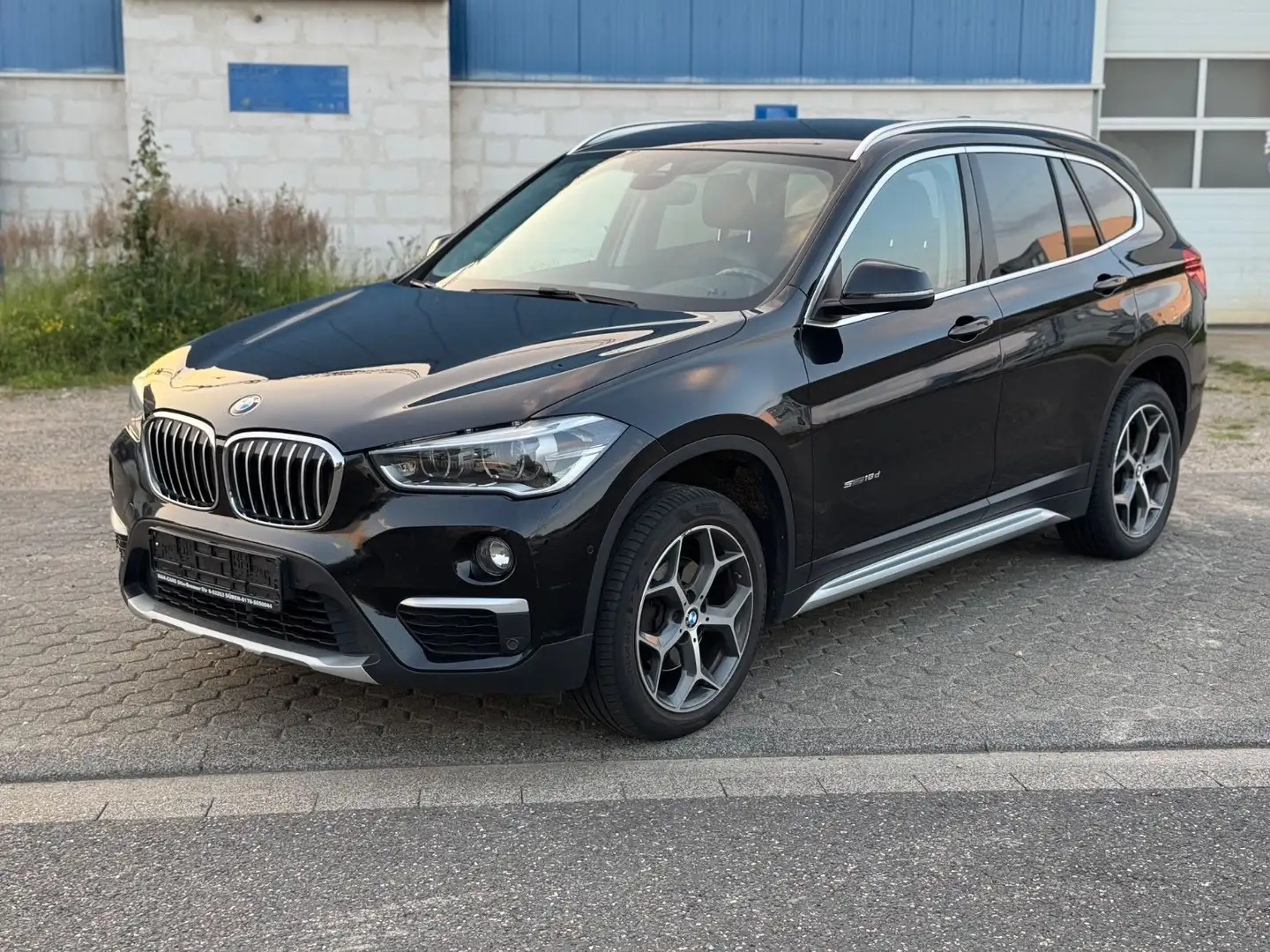 BMW X1 sDrive18dxLine/Navi/Leder/Klima/Tempo/E6 Schwarz - 1