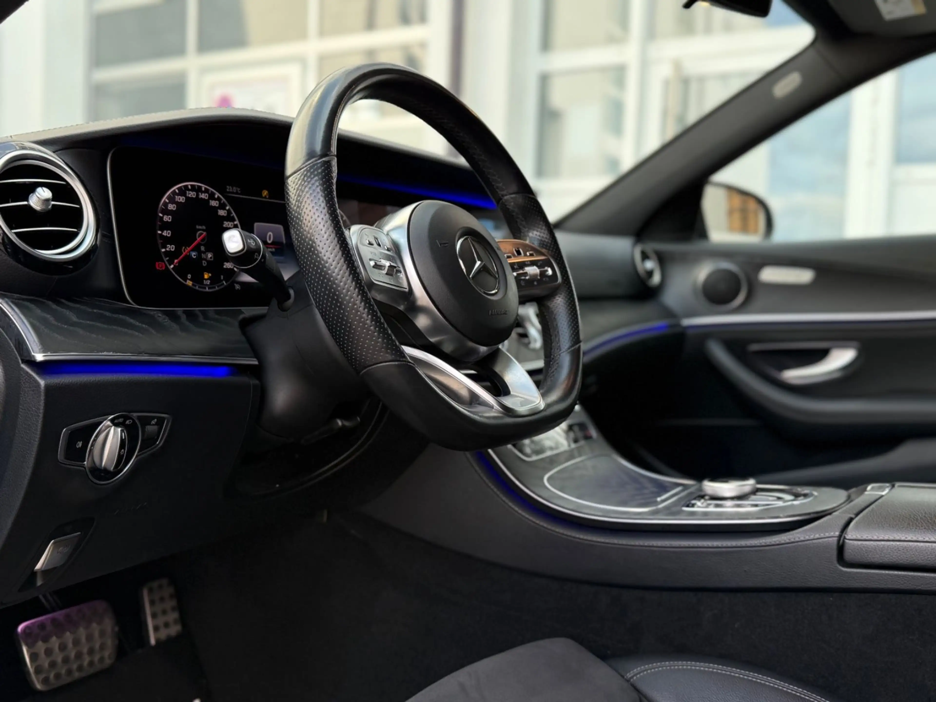 Mercedes-Benz E 400 d Limousine 4Matic 9G AMG NIGHT *AHK*KAMERA — photo 6