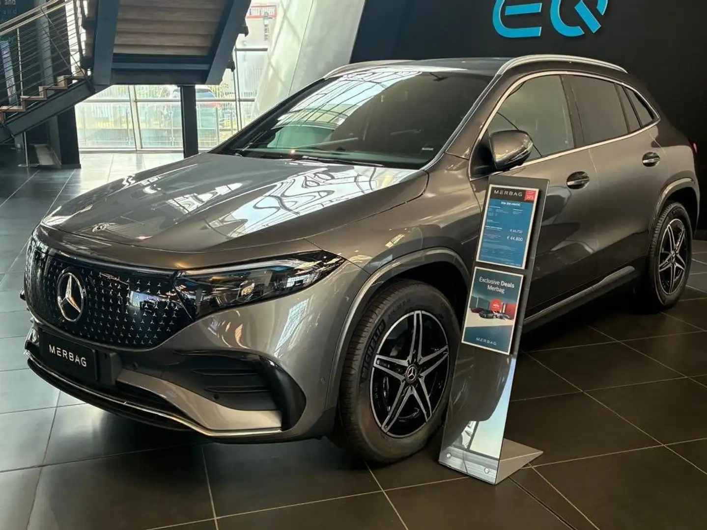 Mercedes-Benz EQA 300 EQA300 4MATIC AMG LINE ADVANCED-GARANZIA UFFICIALE Grigio - 2