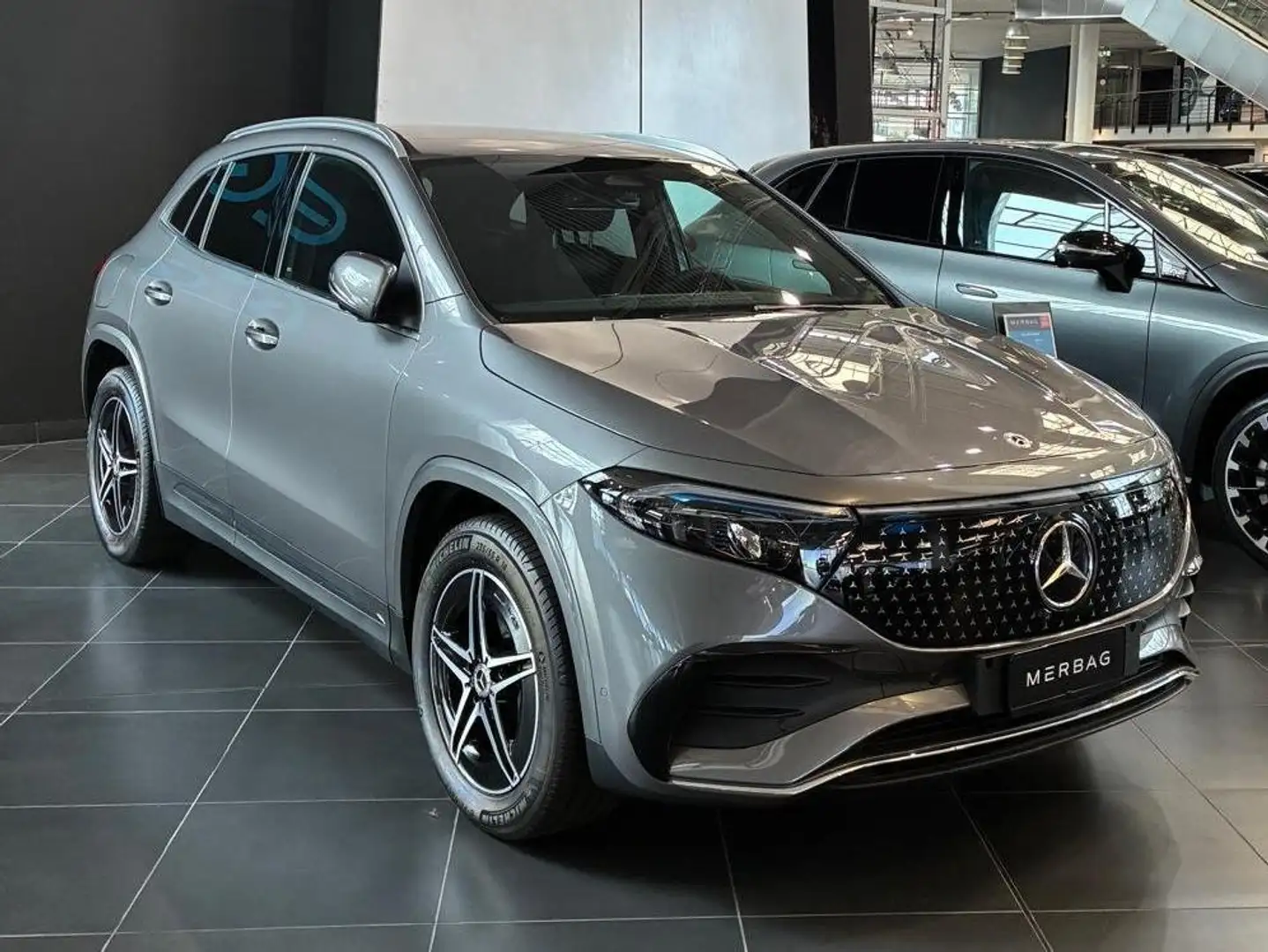 Mercedes-Benz EQA 300 EQA300 4MATIC AMG LINE ADVANCED-GARANZIA UFFICIALE Grigio - 1