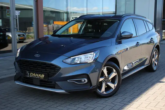 Ford Focus view 3