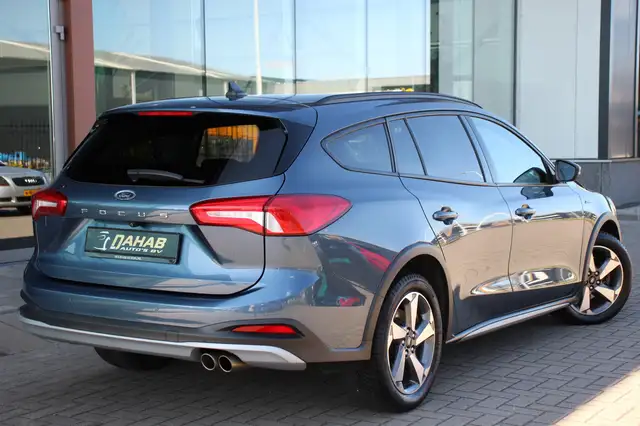 Ford Focus view 10