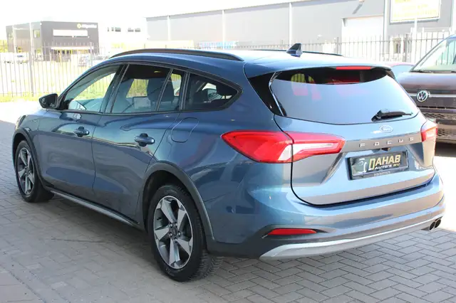 Ford Focus view 8