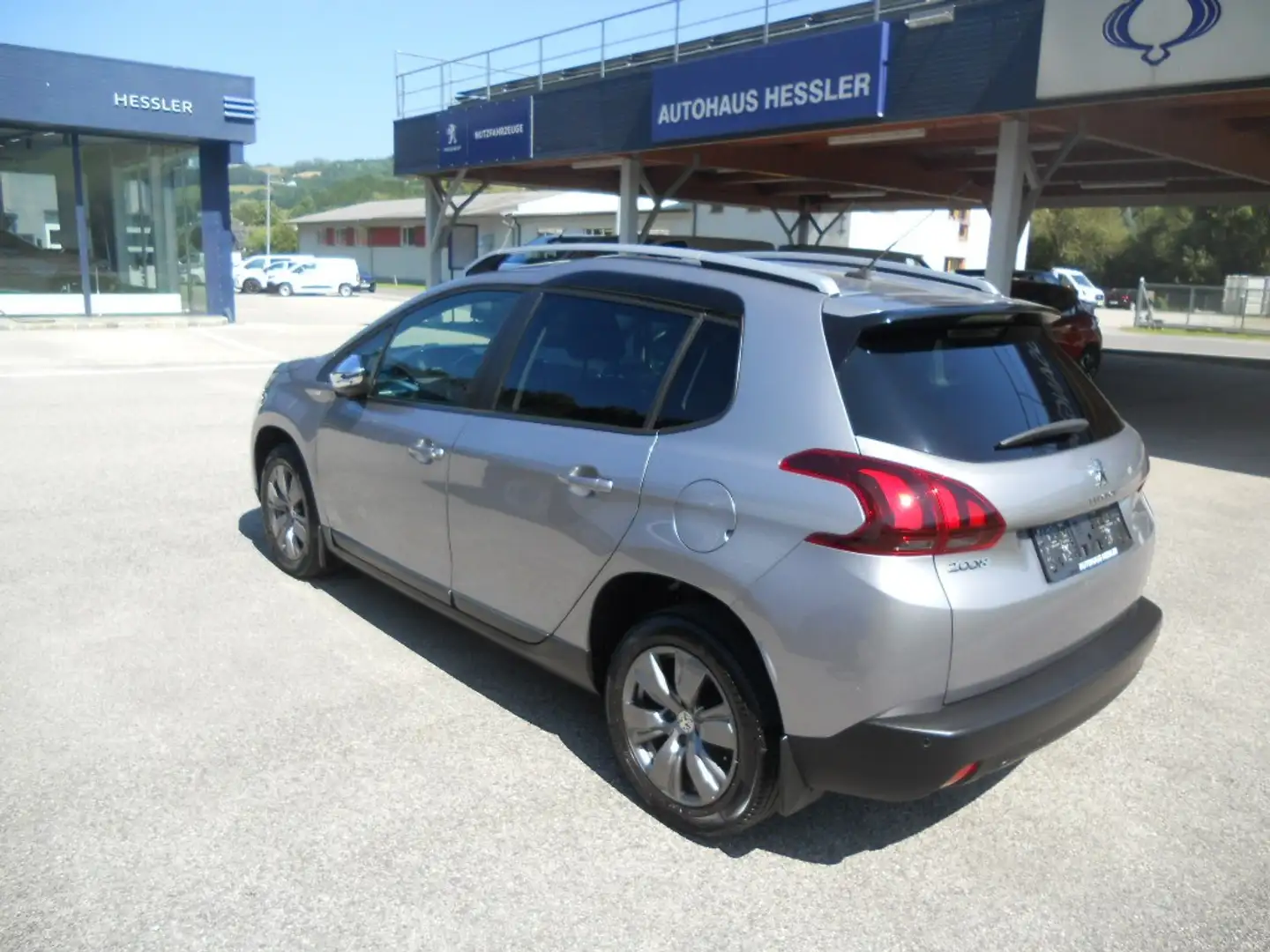 Peugeot 2008 1,6 BHDI S&S Style Silber - 2