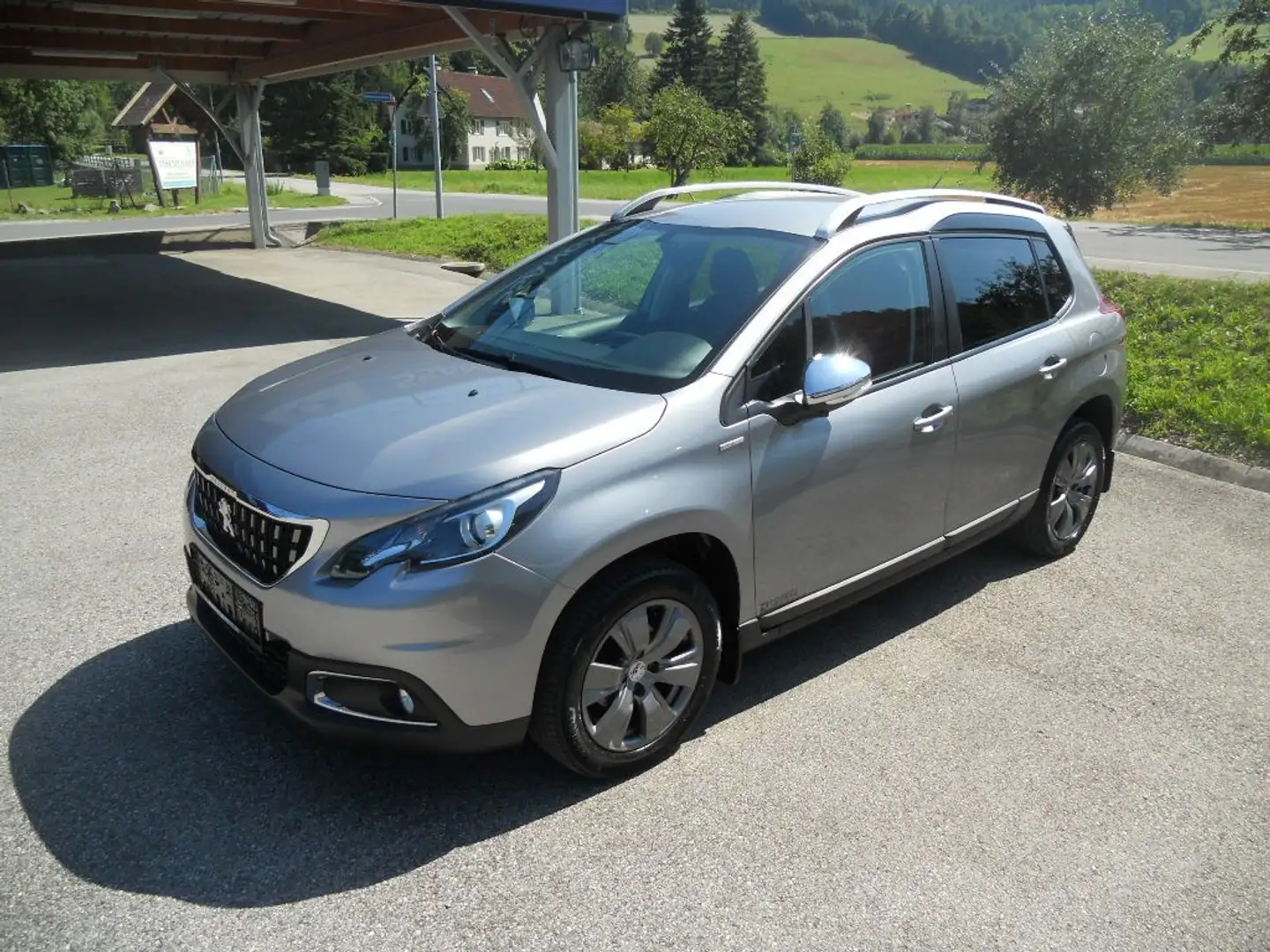Peugeot 2008 1,6 BHDI S&S Style Silber - 1