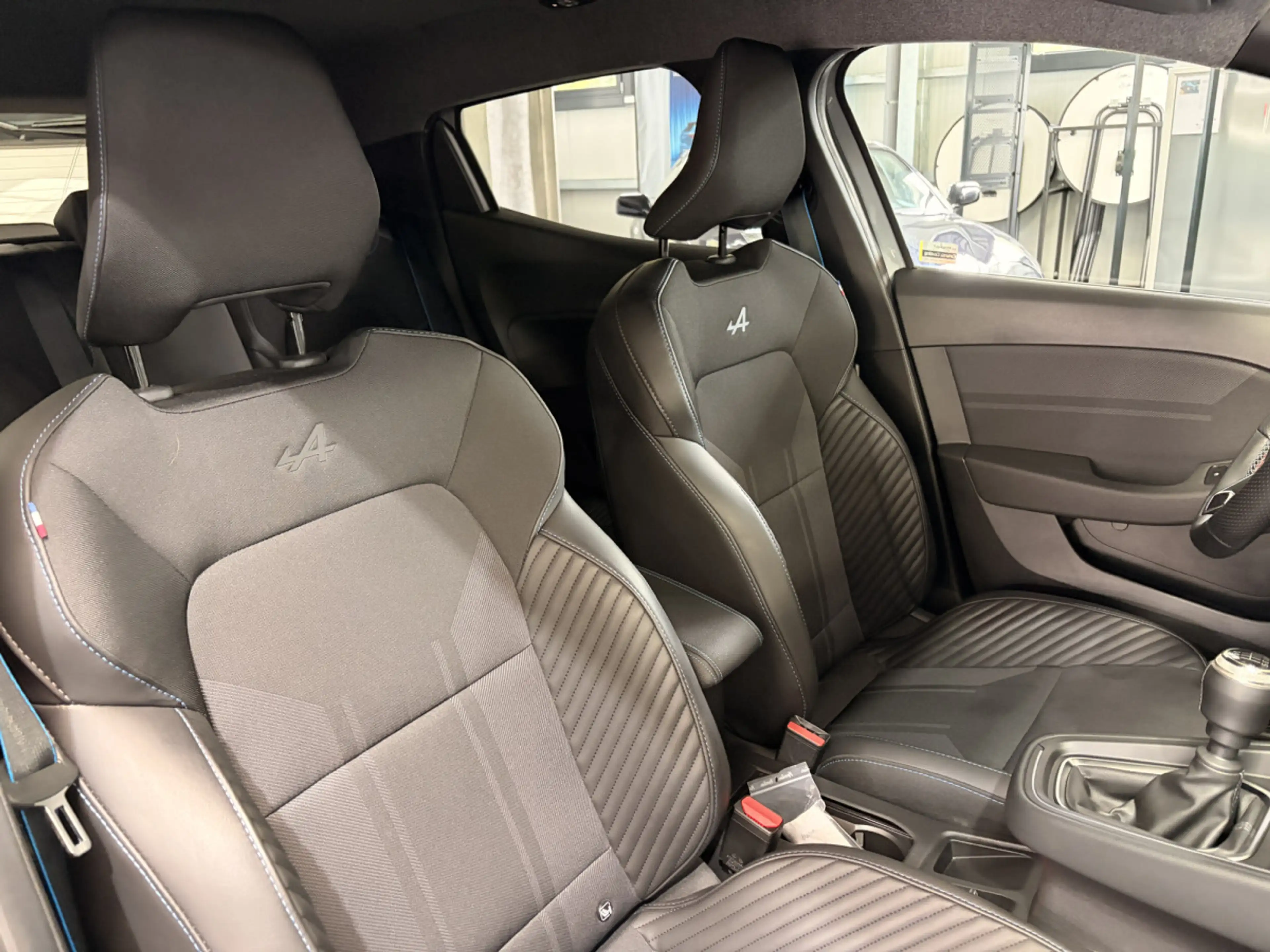 Renault Clio V 1.0 TCe Esprit Alpine — photo 12