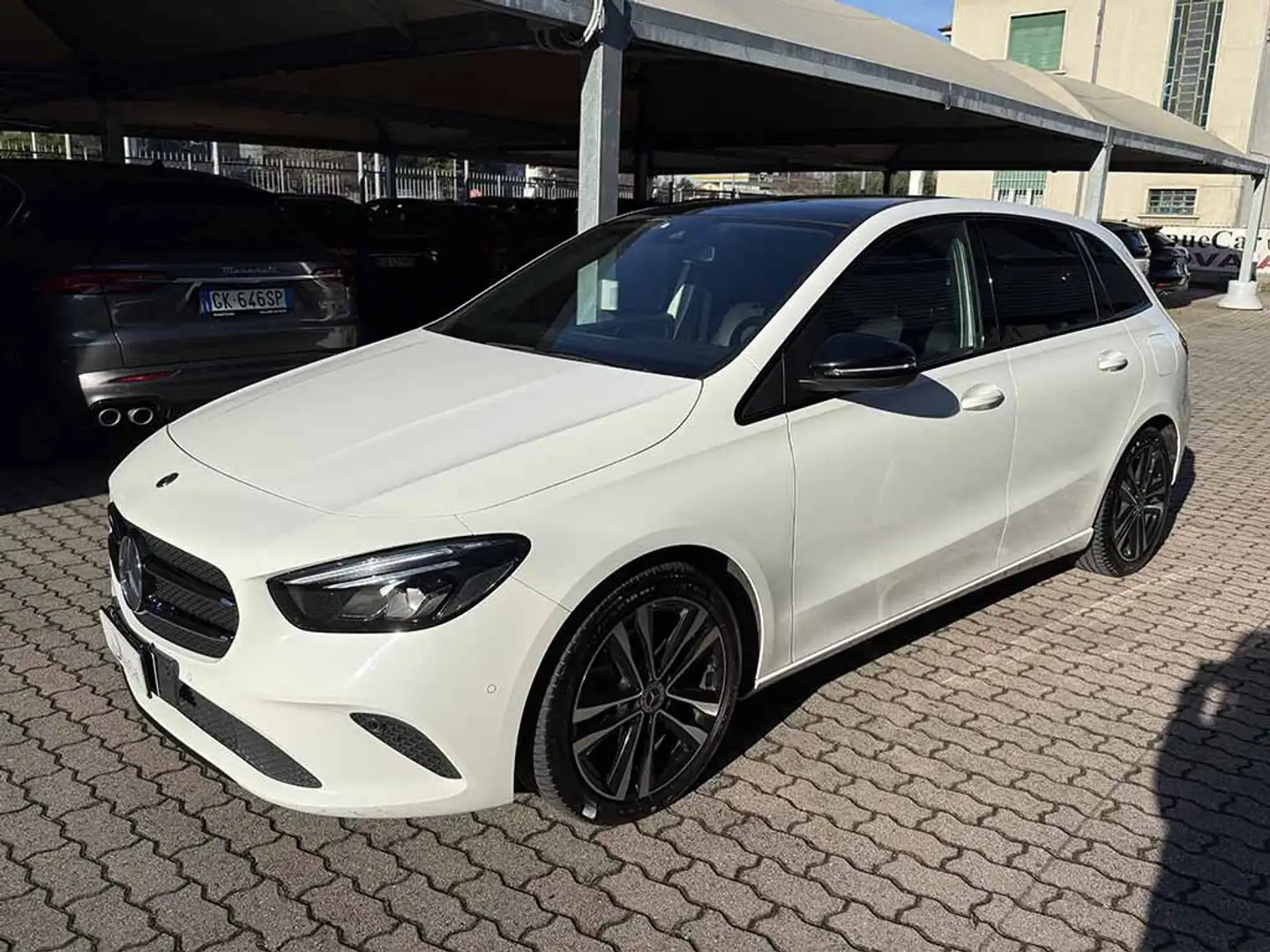 Mercedes-Benz B 180 Sport plus TETTO APRIBILE TELECAMERA POST. CARPLAY Weiß - 1