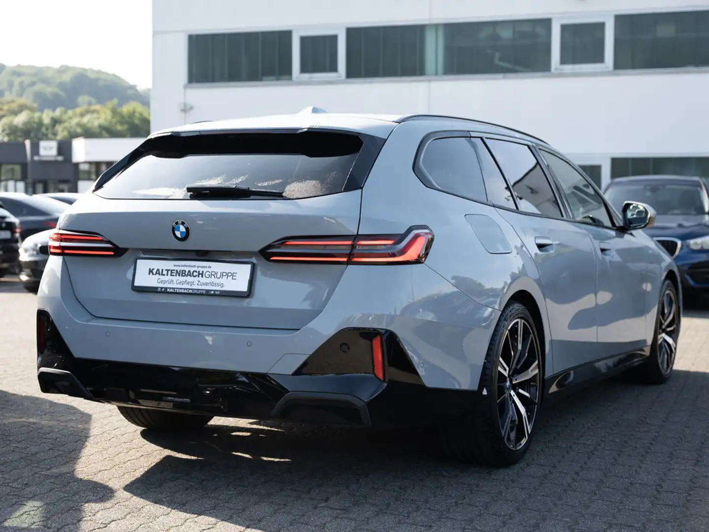 BMW 520 d Touring xDrive M-Sport Pro AHK LED NAVI Gris - 2