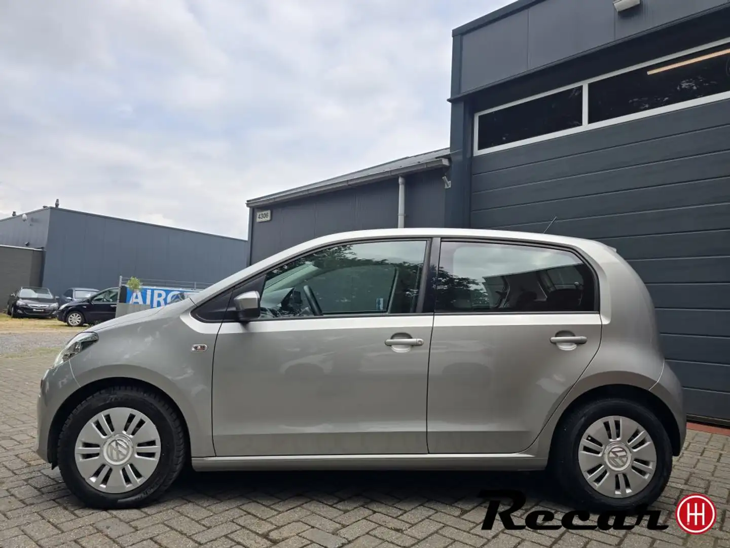 Volkswagen up! 1.0 move up! BlueMotion/Airco/Navi/Trekhaak Grijs - 2