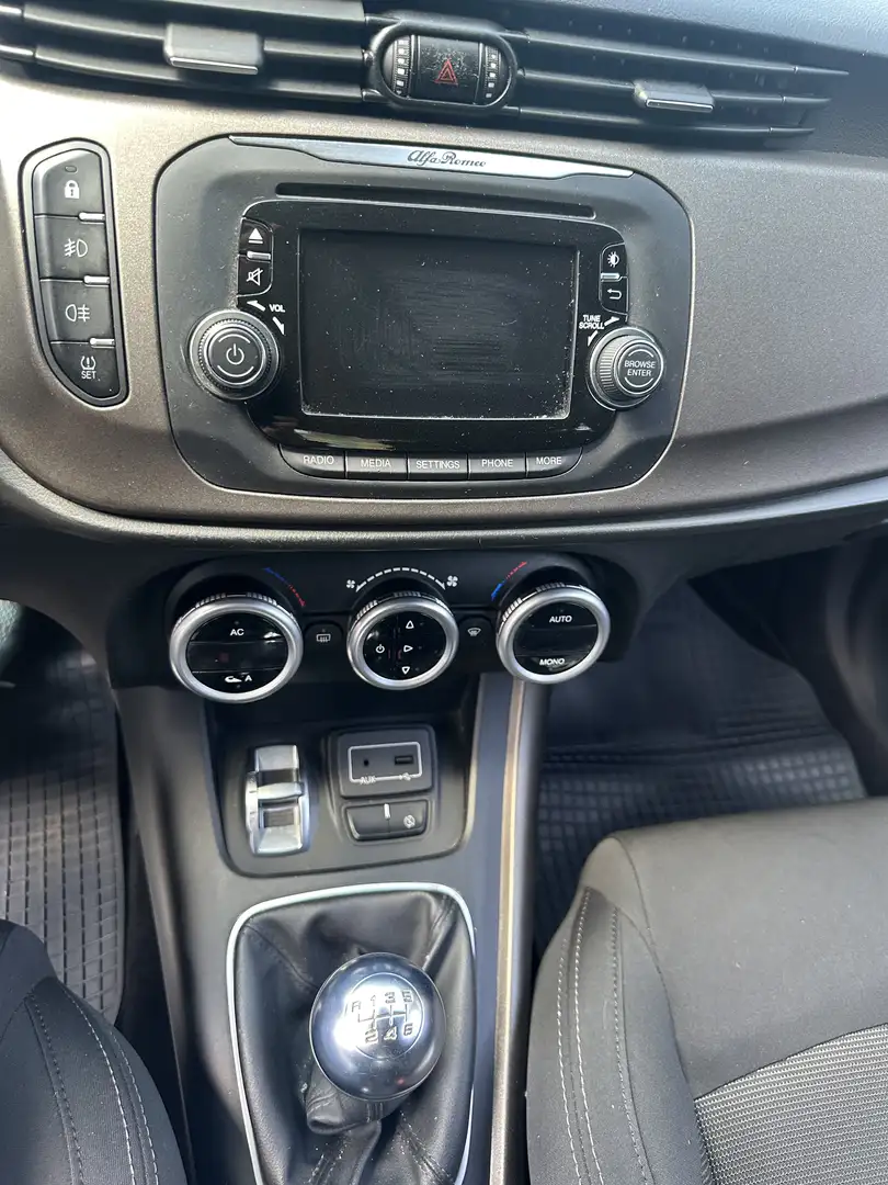 Alfa Romeo Giulietta 1.6 jtdm Distinctive E5+ - 2