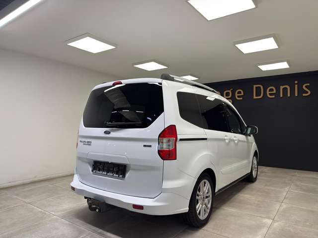 Ford Tourneo Courier — photo 8