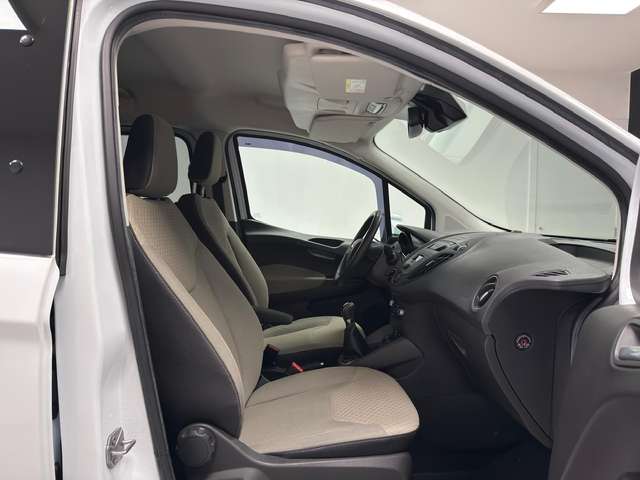 Ford Tourneo Courier — photo 12