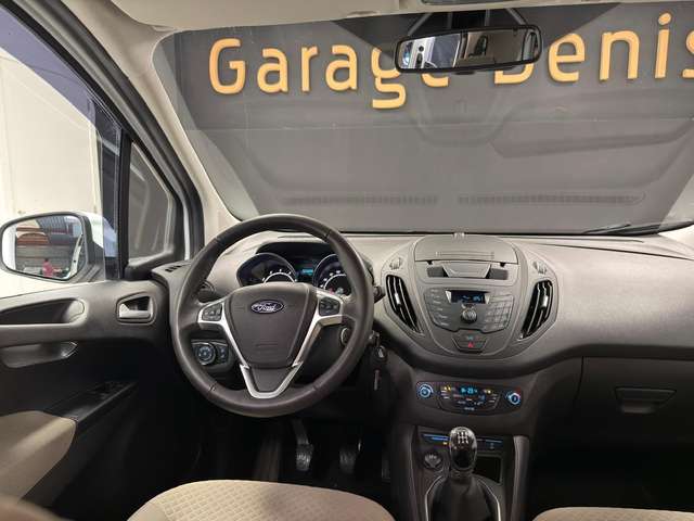 Ford Tourneo Courier — photo 10