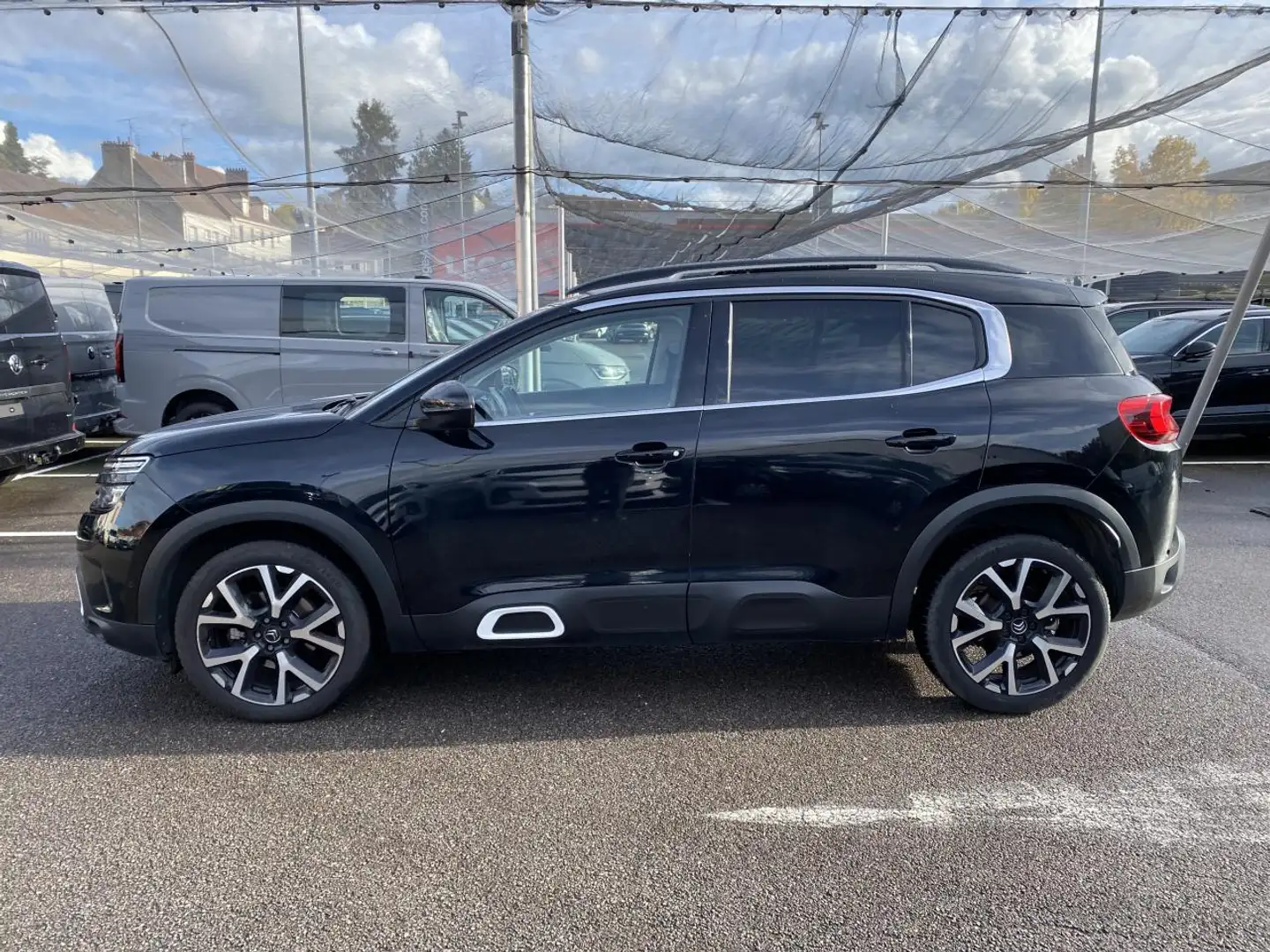Citroen C5 Aircross 1.5 BlueHDi 130 S\u0026S EAT8 Shine Pack TOIT OUVRANT / ATTELAGE Noir - 2