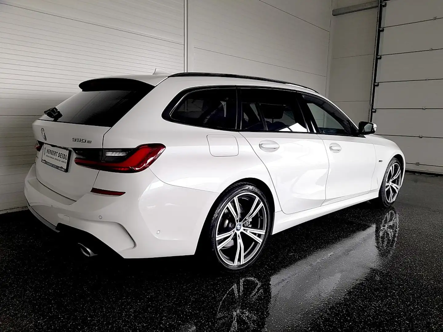 BMW 330 e Touring M-SPORT PHEV Aut. *VOLL-LED / NAVI / ... Alb - 2