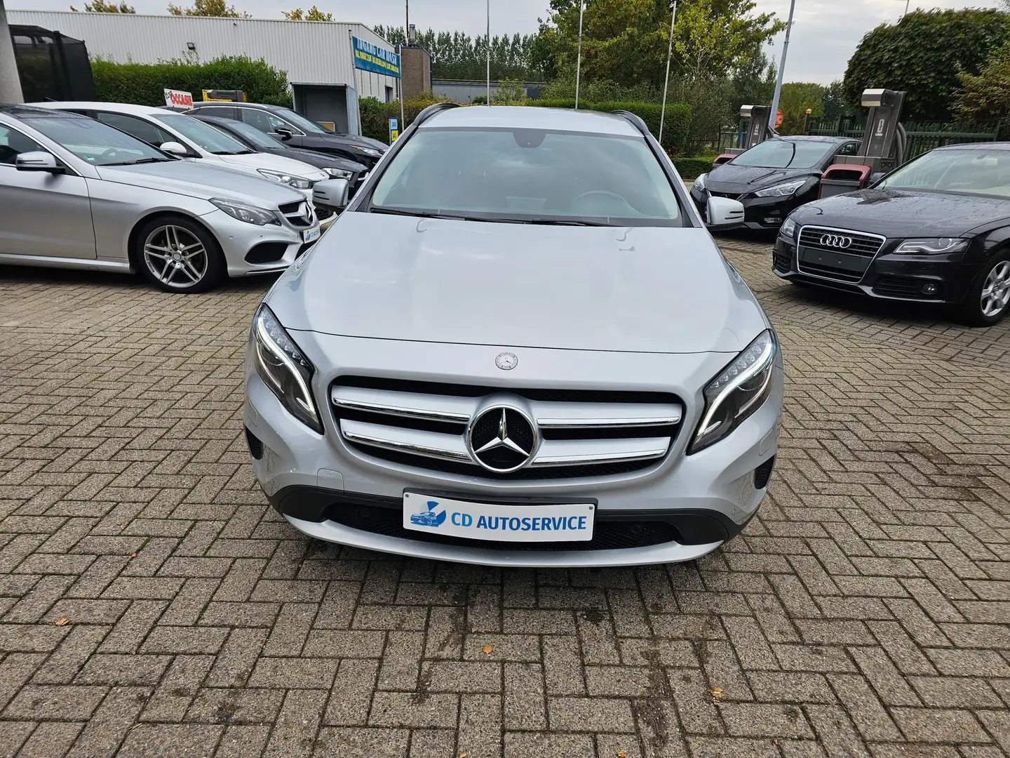 Mercedes-Benz GLA 200 7G-DCT Style! Automaat, Navigatie, 1 Jaar Garantie Zilver - 2