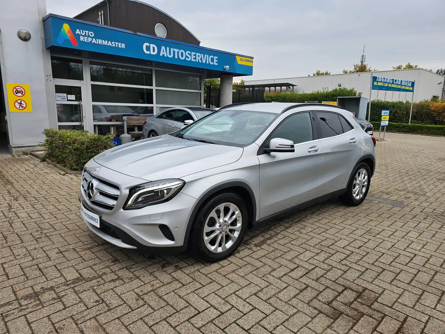 Mercedes-Benz GLA 200 7G-DCT Style! Automaat, Navigatie, 1 Jaar Garantie Zilver - 1