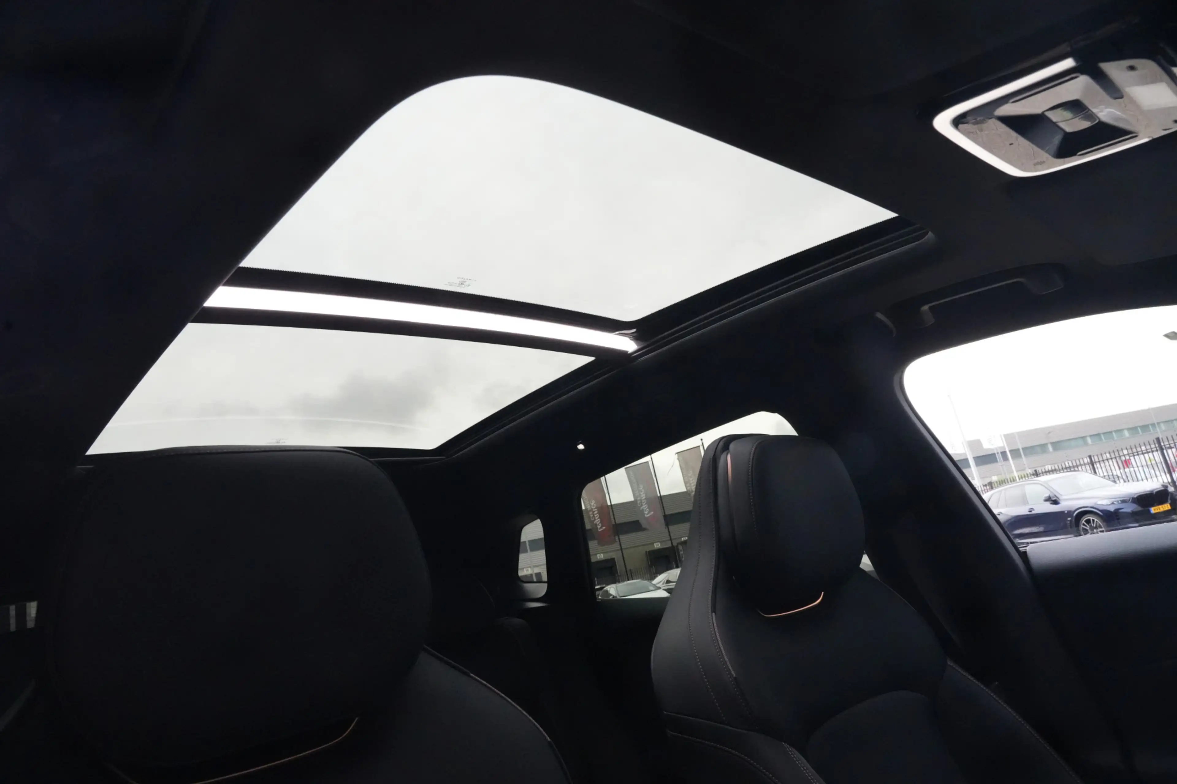 Lynk & Co 08 1.5 More | 350 PK | 200 KM EV | PANO | HARMAN KARD — photo 12