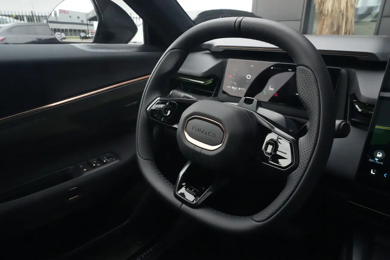 Lynk & Co 08 1.5 More 350 PK 200 KM EV PANO HARMAN KARD, миниатюра 17