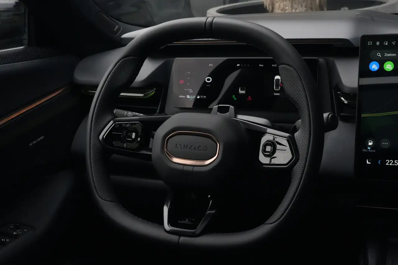 Lynk & Co 08 1.5 More 350 PK 200 KM EV PANO HARMAN KARD, миниатюра 5