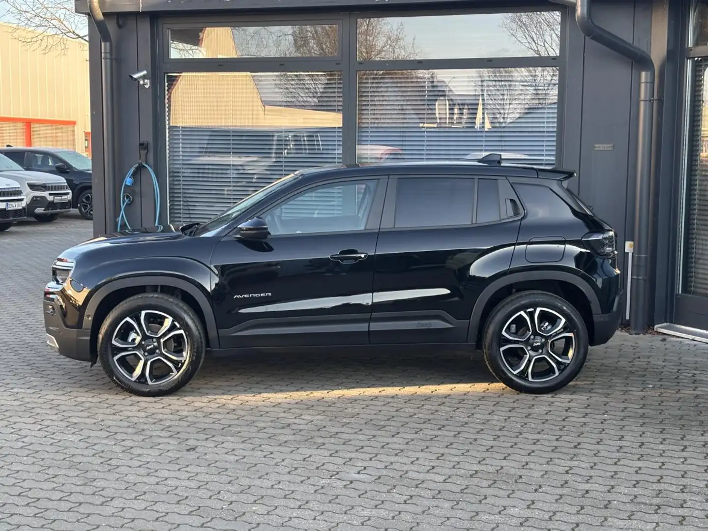 Jeep Avenger 1.2 T-GDI Summit *SHZ*KAMERA*ACC*PDC*SOFORT* Schwarz - 2