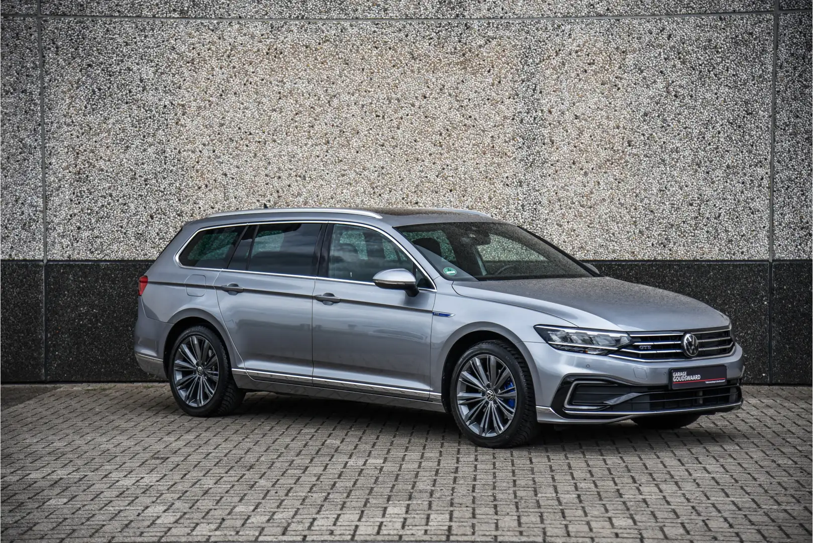Volkswagen Passat Variant 1.4 TSI PHEV GTE Business Grijs - 1