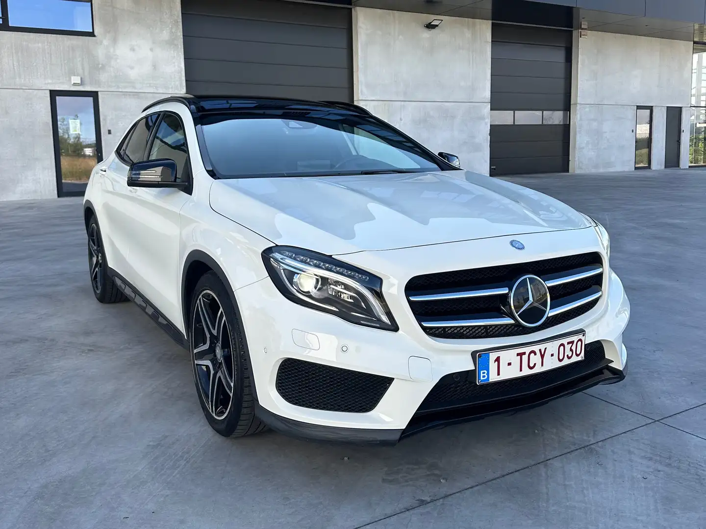 Mercedes-Benz GLA 180 GLA 180 7G-DCT AMG Line Blanc - 1