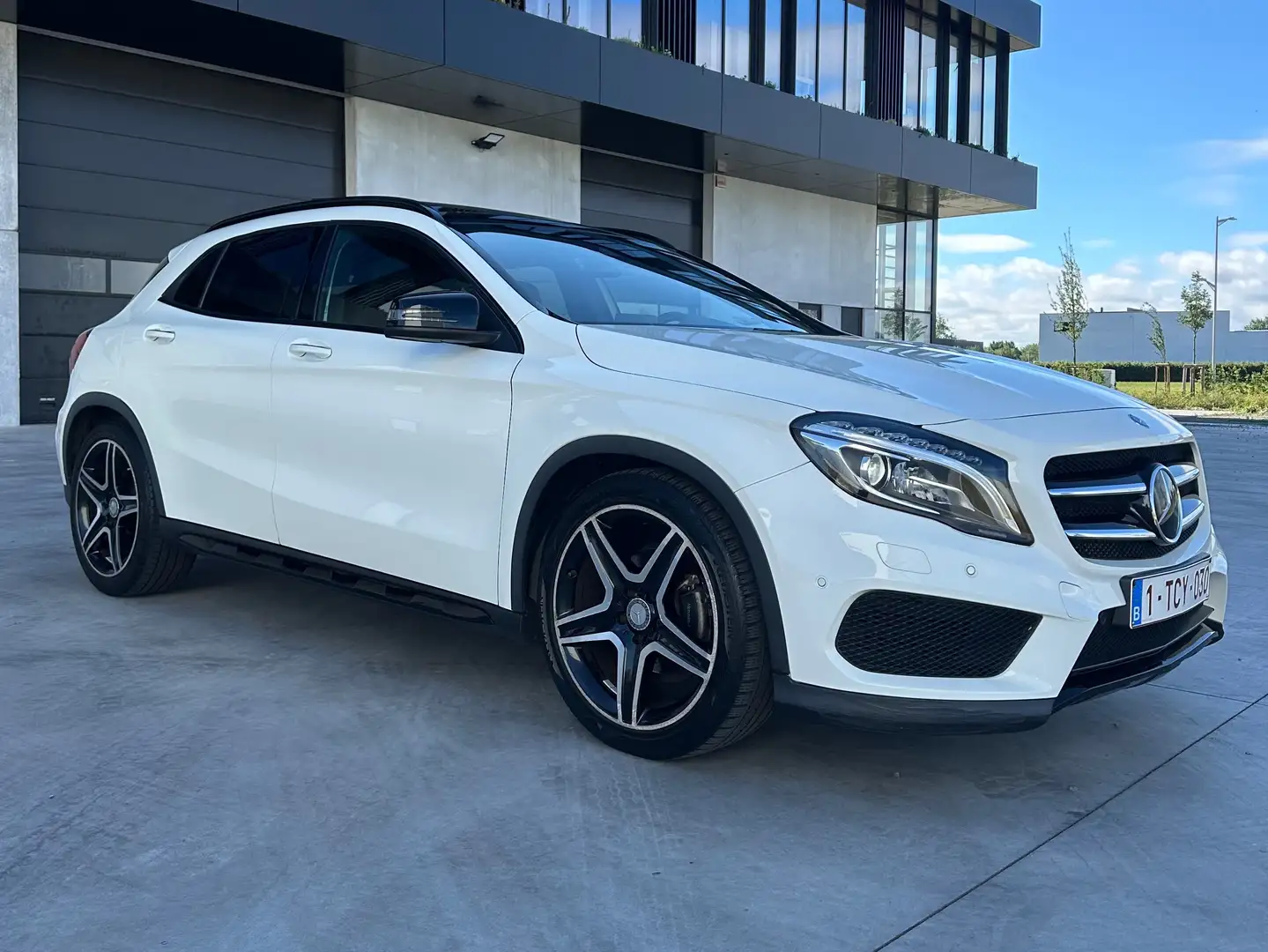 Mercedes-Benz GLA 180 GLA 180 7G-DCT AMG Line Blanc - 2