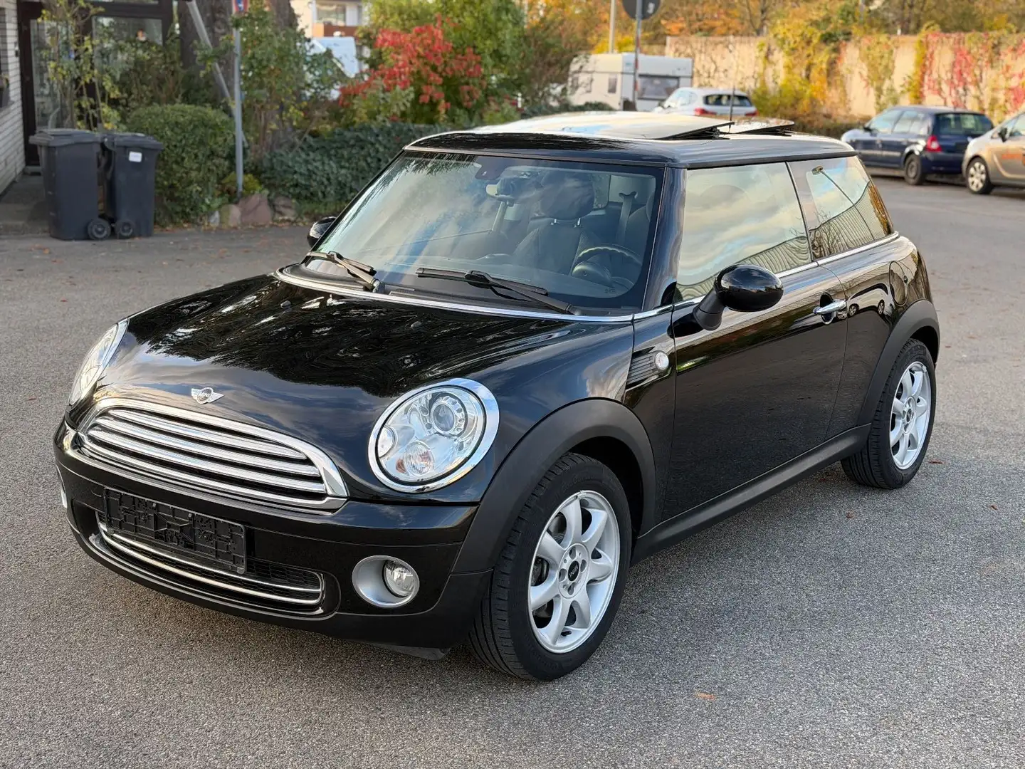 MINI Cooper 1.6 Klima PDC Xenon SHZ Pano Tempom. Černá - 1