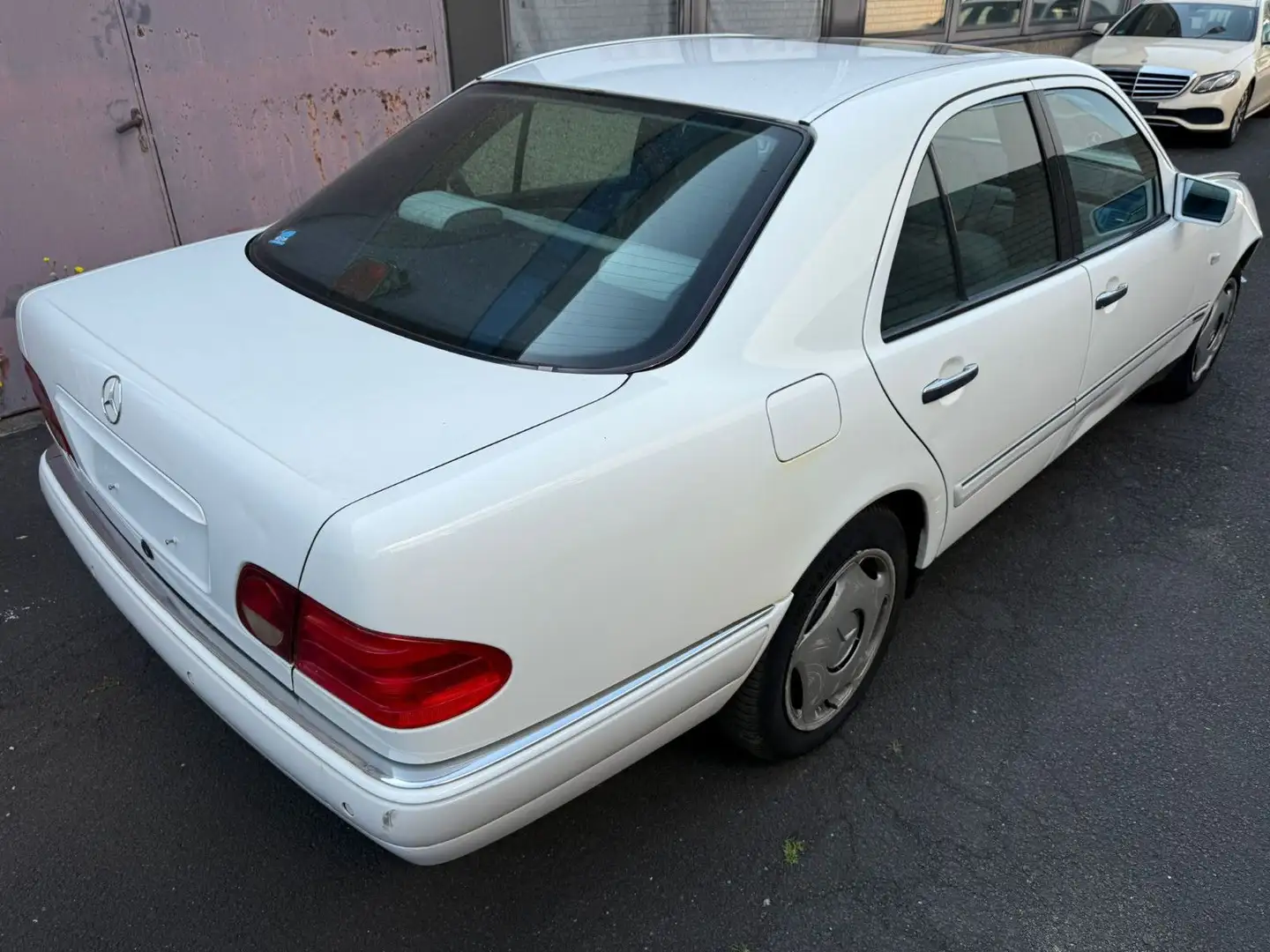 Mercedes-Benz E 320 ELEGANCE *S-DACH*EL FENSTER*1.HAND* - 1