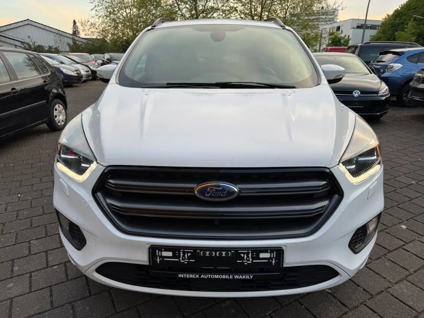 Ford Kuga 1.5 ST-Line TOP/TÜV 02/2026/AUTOMATIK/4X4/+ Weiß - 2