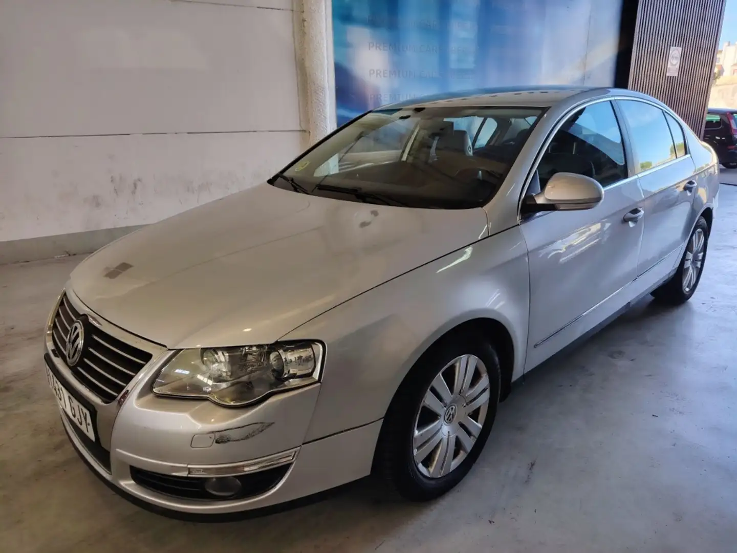 Volkswagen Passat 2.0TDI CR Advance Silber - 1