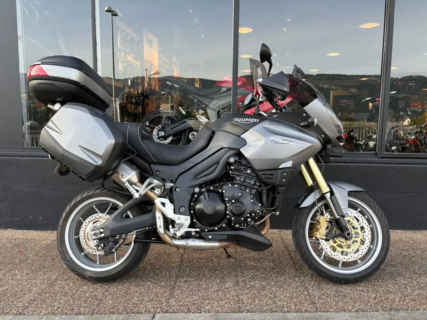 Triumph Tiger 1050 Grau - 1