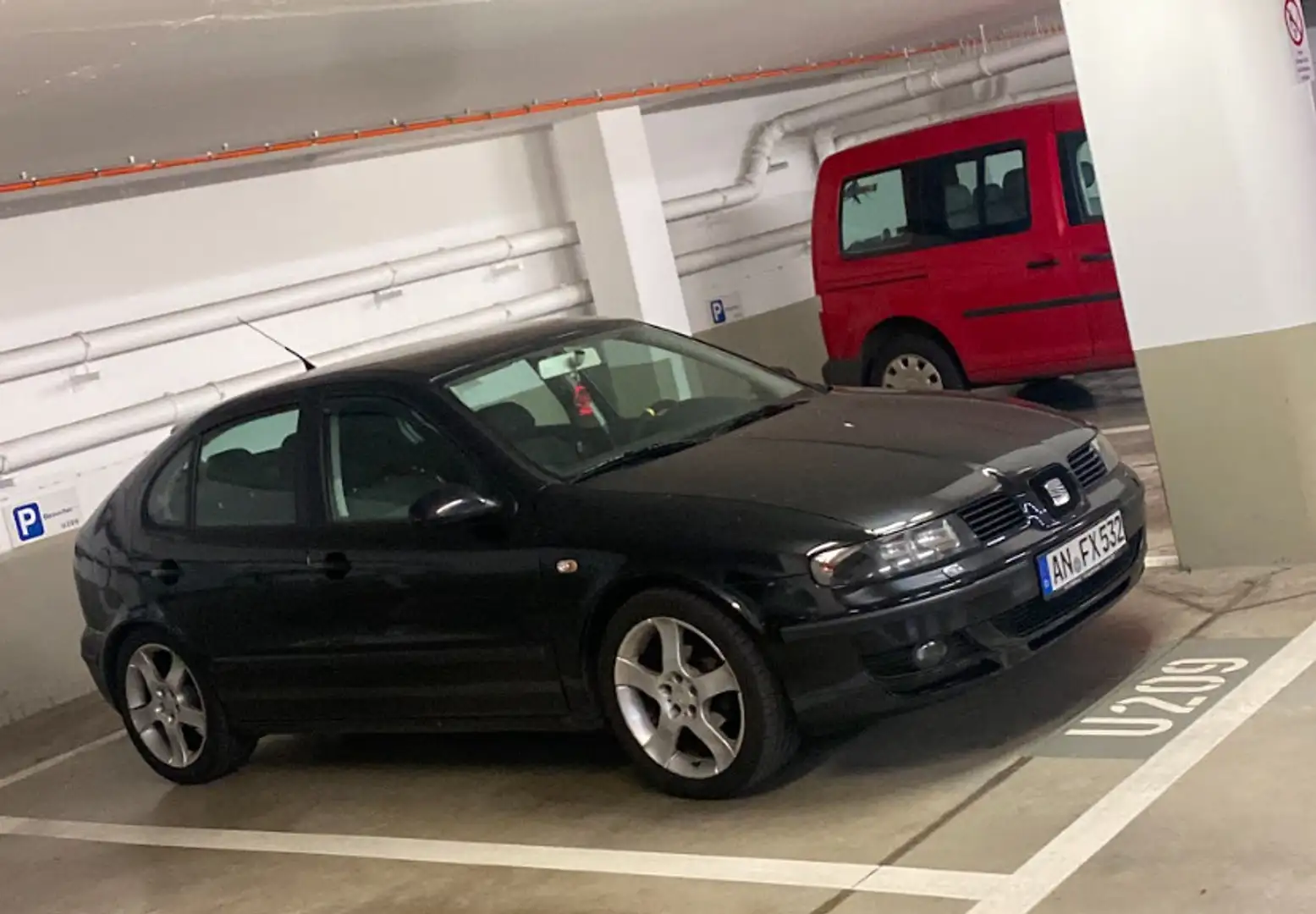 SEAT Leon 1.6 16V Shz Tüv 10/26 8 Fachbereift VB - 1
