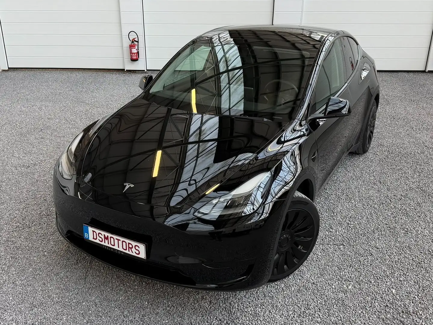 Tesla Model Y RWD | Triple Black | BTW-wagen | *GERESERVEERD* Zwart - 1