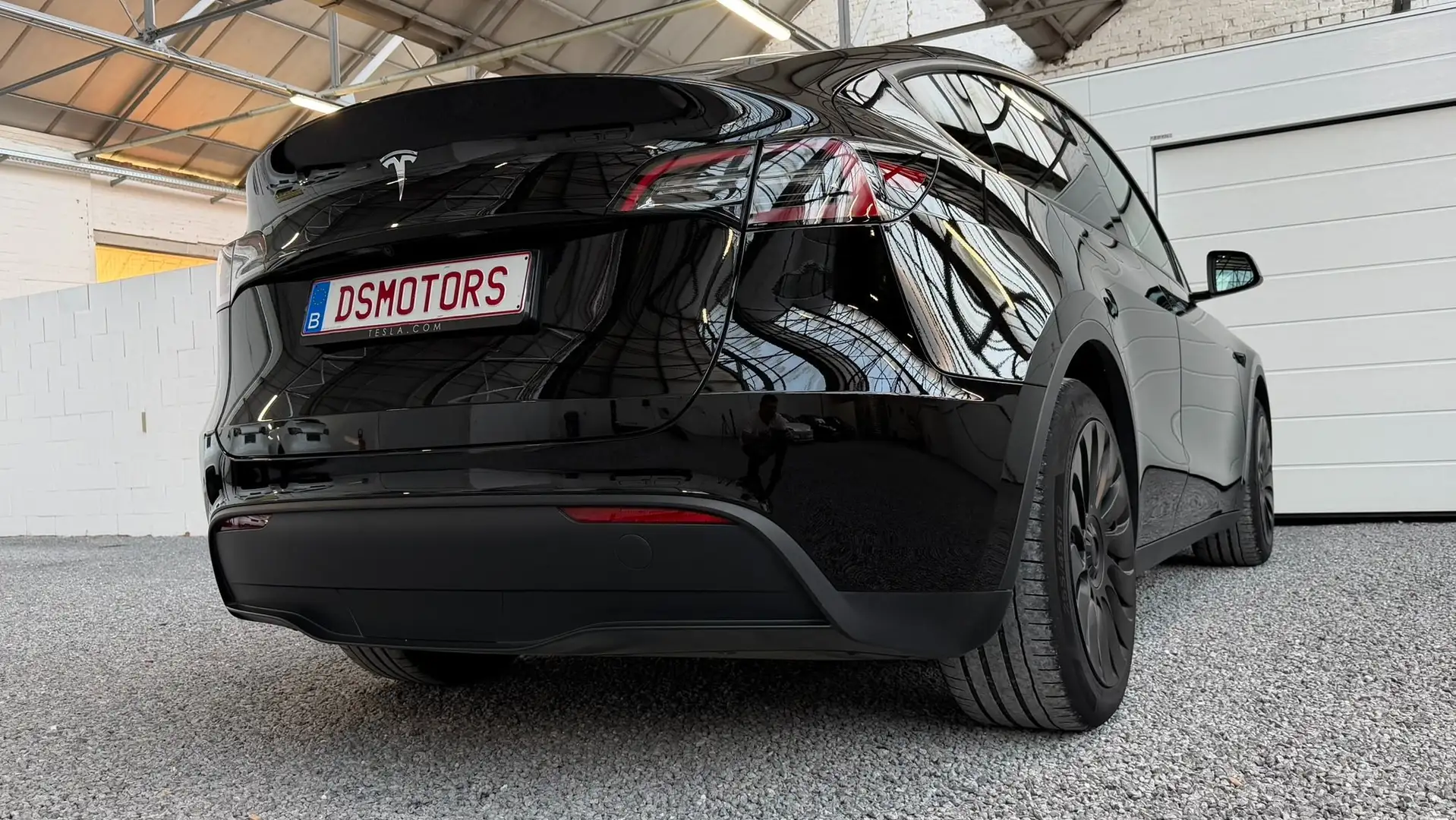 Tesla Model Y RWD | Triple Black | BTW-wagen | *GERESERVEERD* Zwart - 2