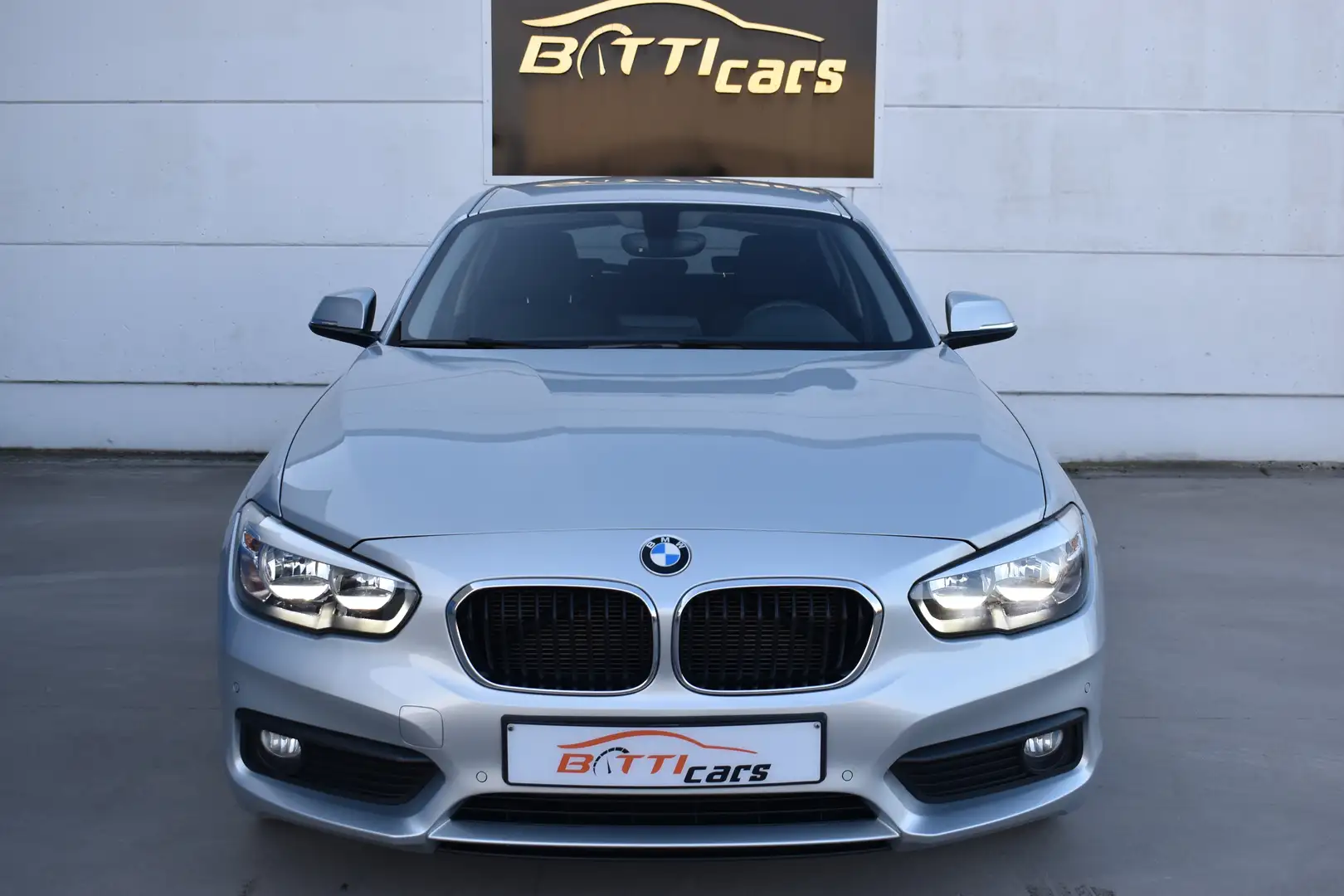 BMW 116 1.5dA* Navi* Autom Airco* PDC V&A* Cruise Control Zilver - 2