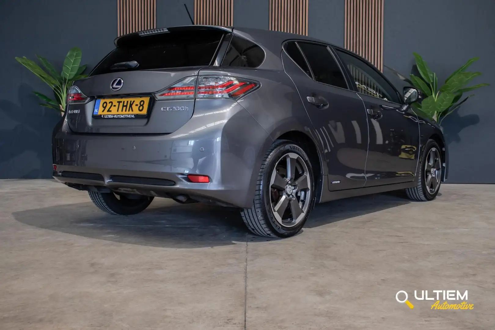 Lexus CT 200h Business Line Pro | *LEDER*CAMERA*NAVIGATIE* Grijs - 2