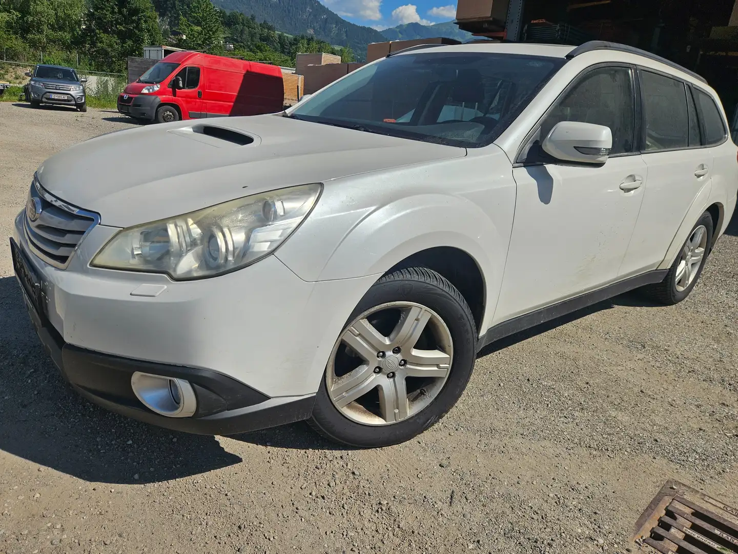 Subaru OUTBACK Outback Touring Wagon 2,0 D AWD 4x4 EURO5 TOP!!! Weiß - 1