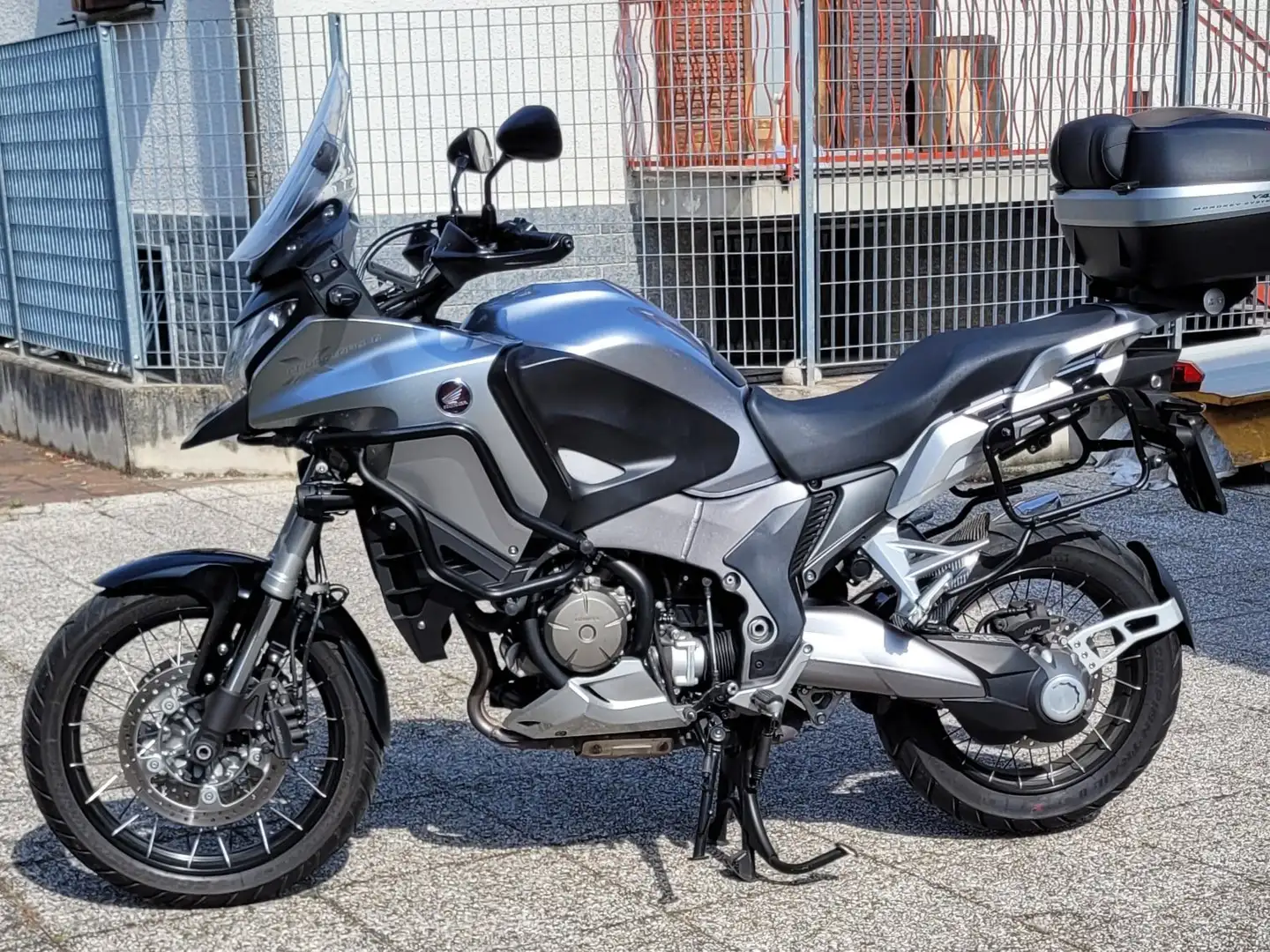 Honda Crosstourer 1200 VFR Srebrny - 1