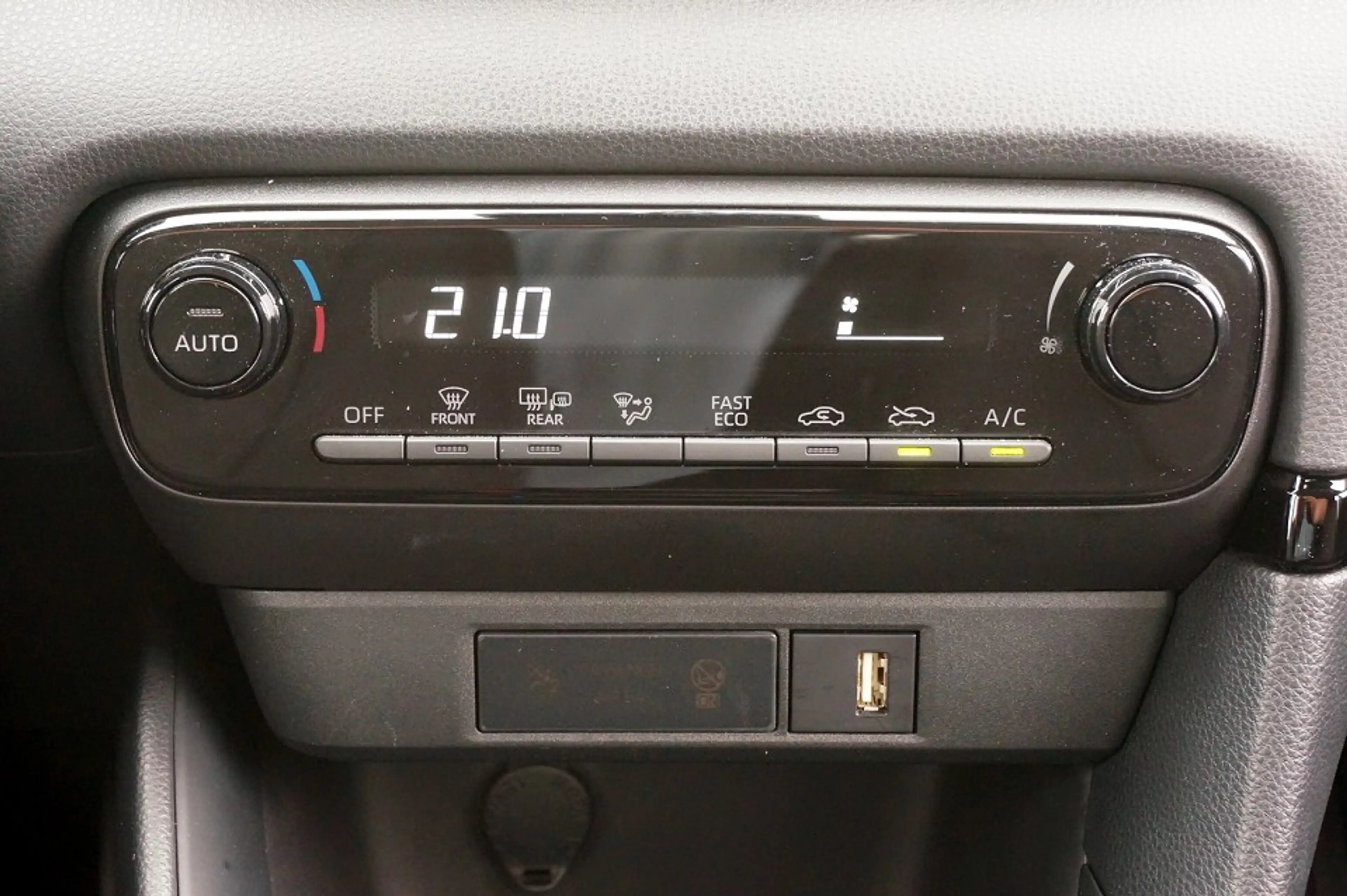 Mazda 2 Hybrid Pure | Benzin Hybrid 116 | Allwetterreifen — photo 13