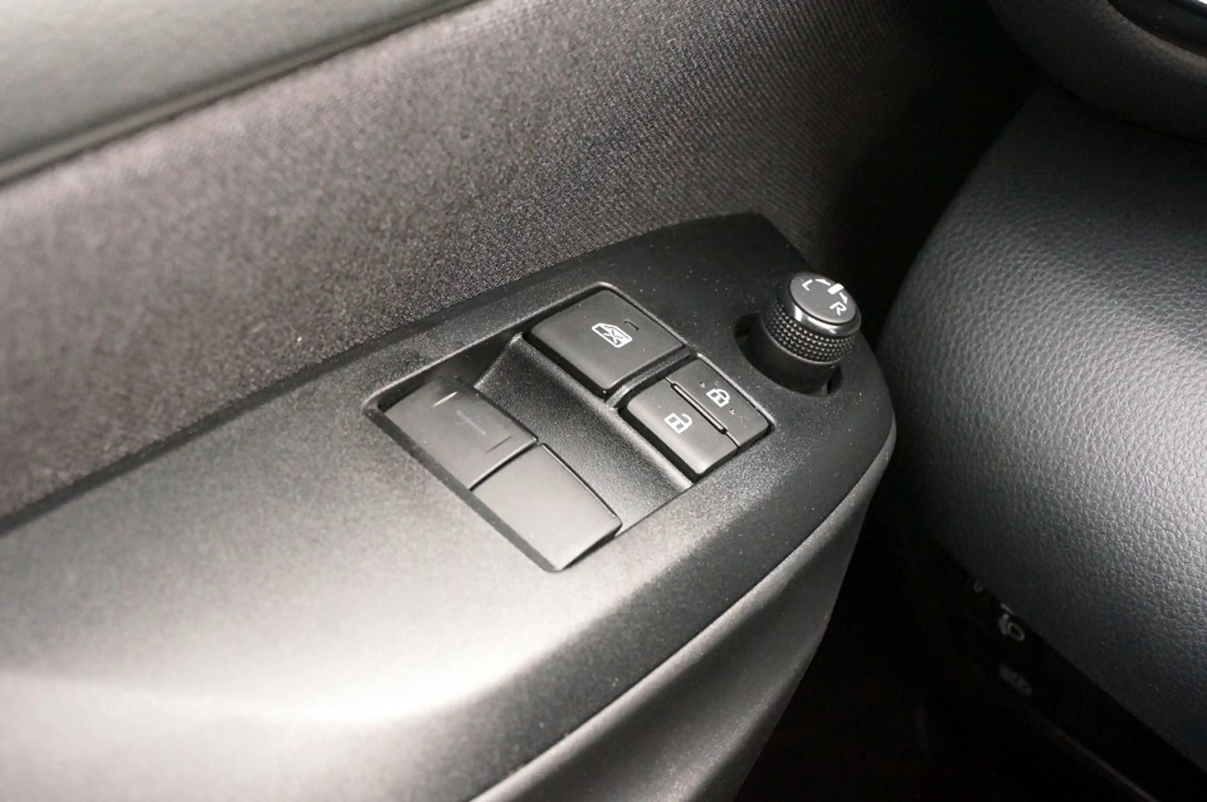 Mazda 2 Hybrid Pure | Benzin Hybrid 116 | Allwetterreifen — photo 11
