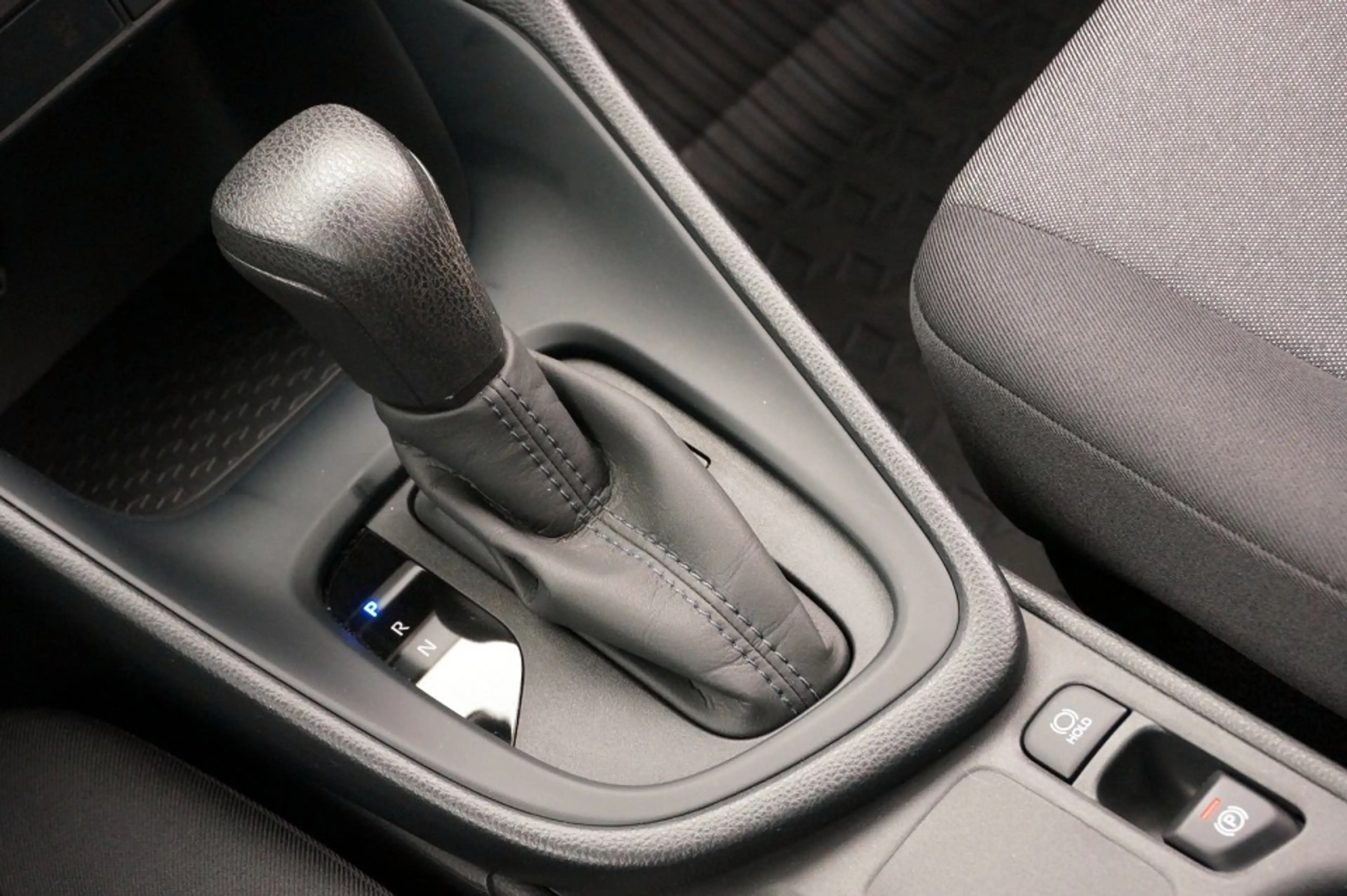 Mazda 2 Hybrid Pure | Benzin Hybrid 116 | Allwetterreifen — photo 12